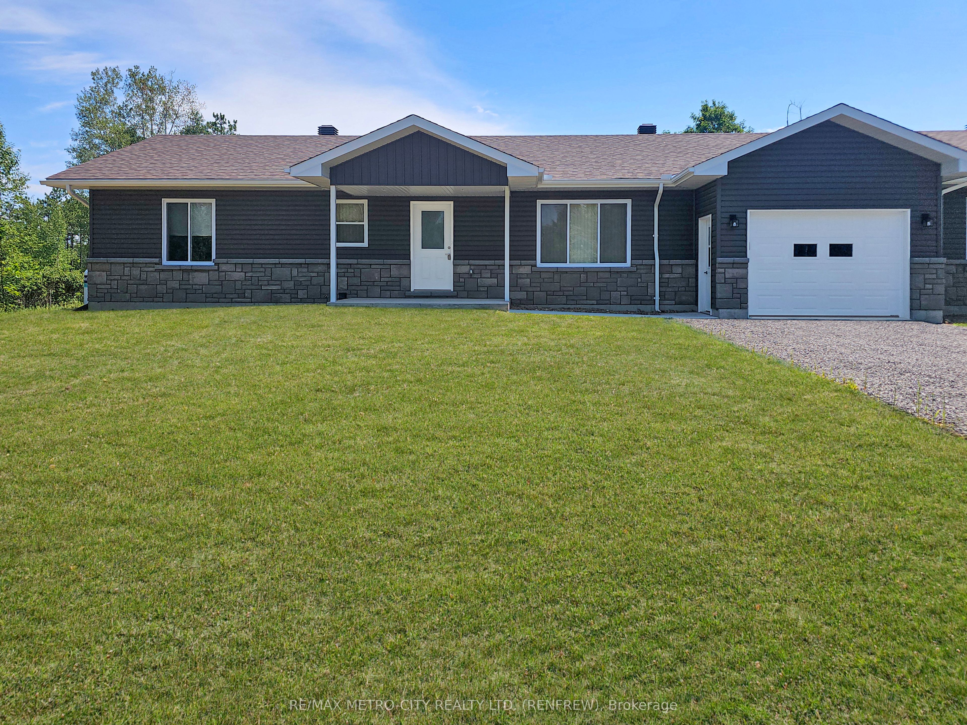 321A Usborne Street A, McNab/Braeside, ON K7S 1W2 photo 3