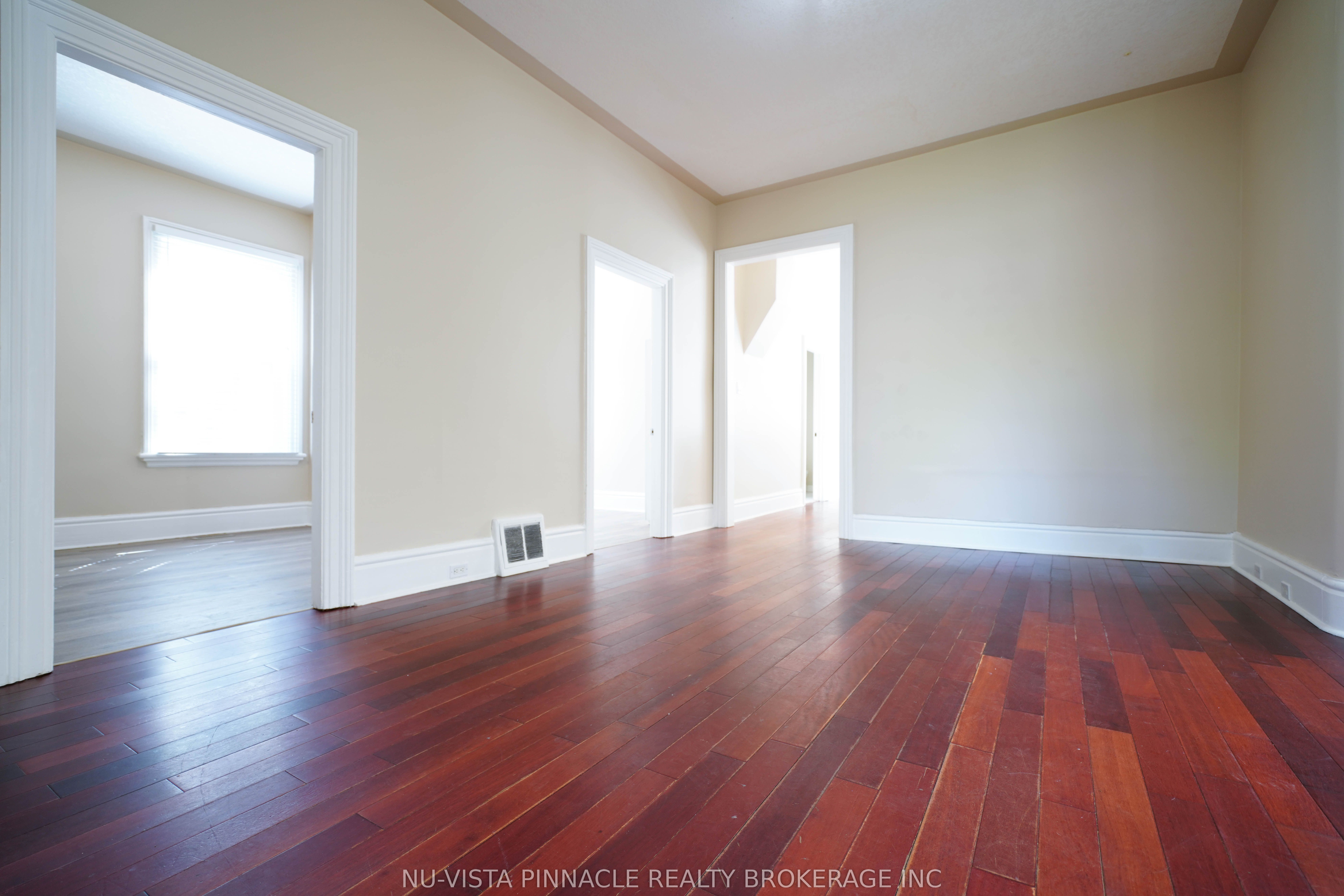 571 Dufferin Avenue, London East, ON N6B 2A5 photo 3
