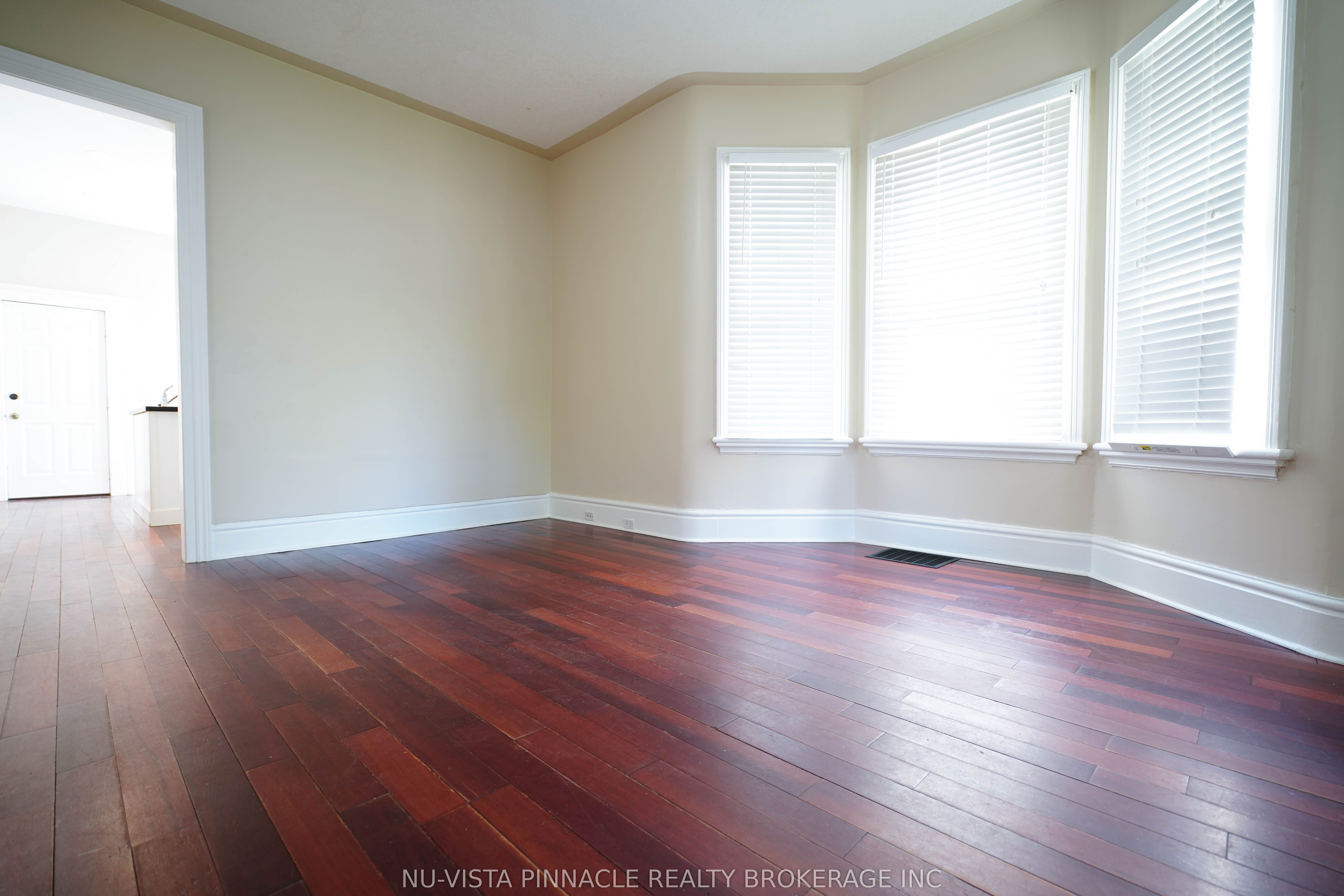 571 Dufferin Avenue, London East, ON N6B 2A5 photo 4
