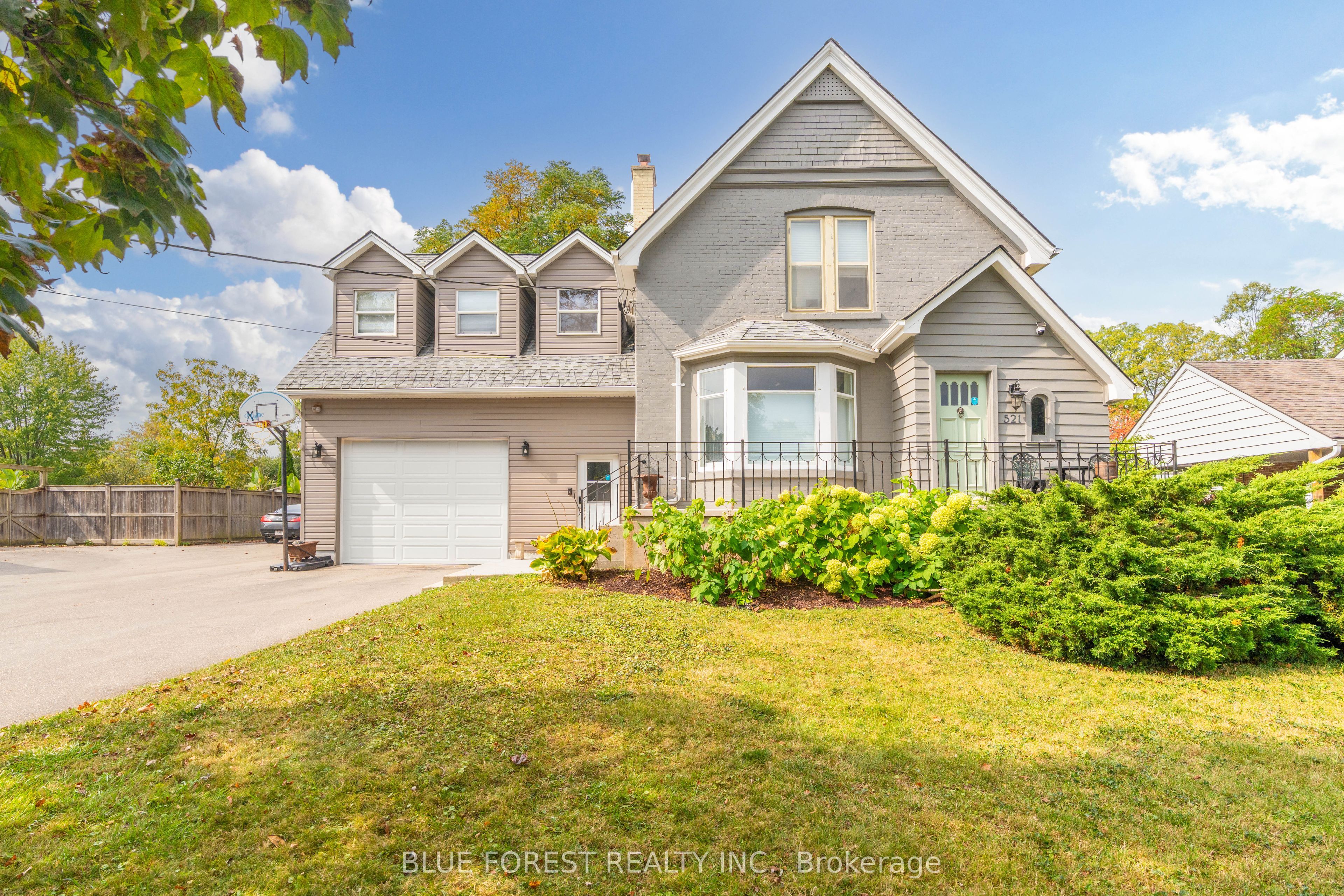521 Upper Queen Street, London South, ON N6C 3T8