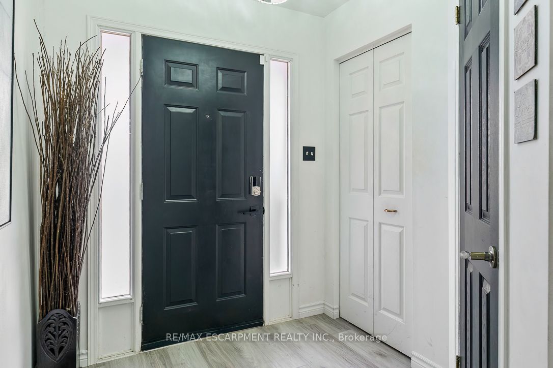 45 Hawkins Drive, Cambridge, ON N1T 1Z7 photo 2