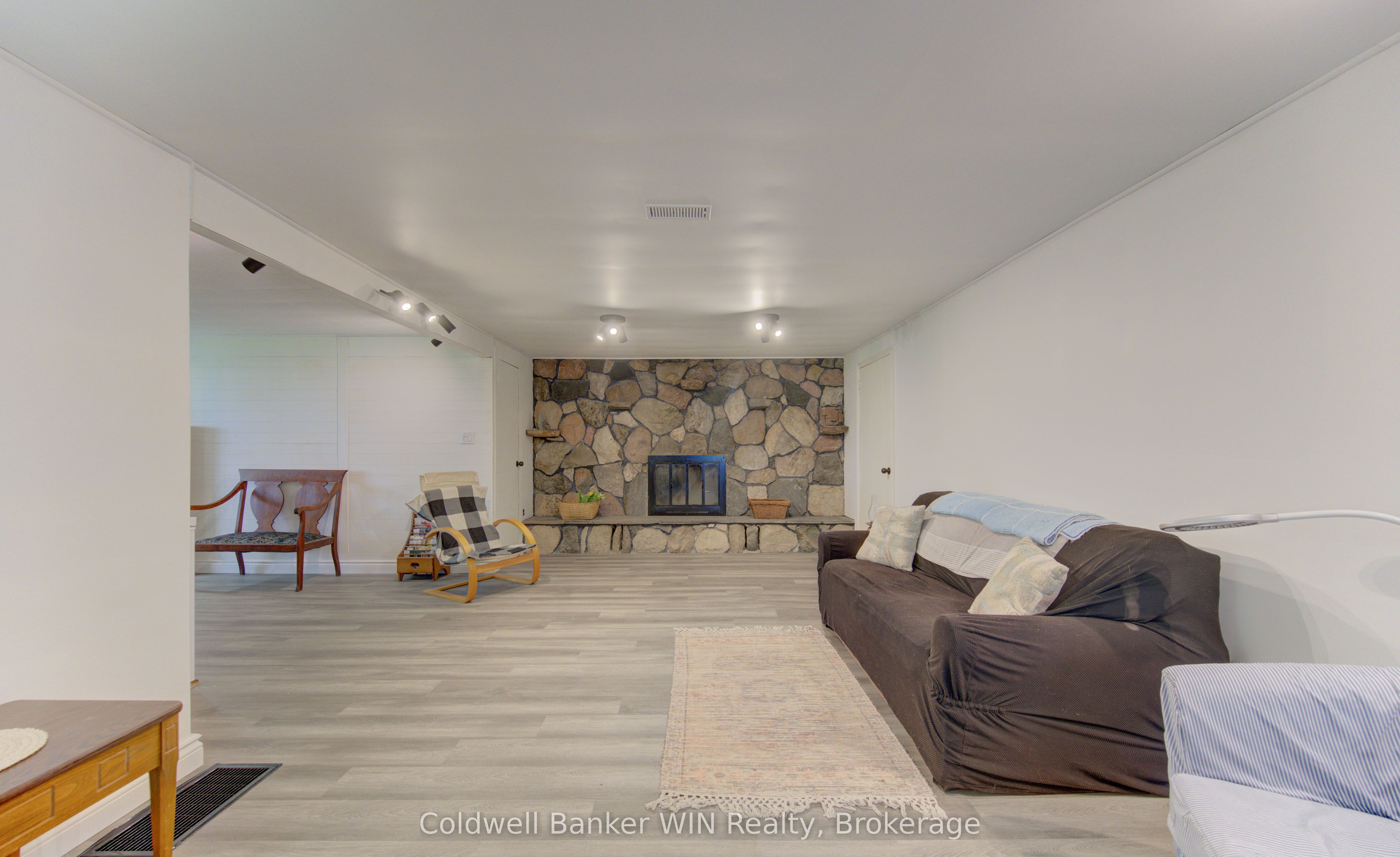 186 Mcfarlin Drive, West Grey, ON N0G 2L0 photo 5