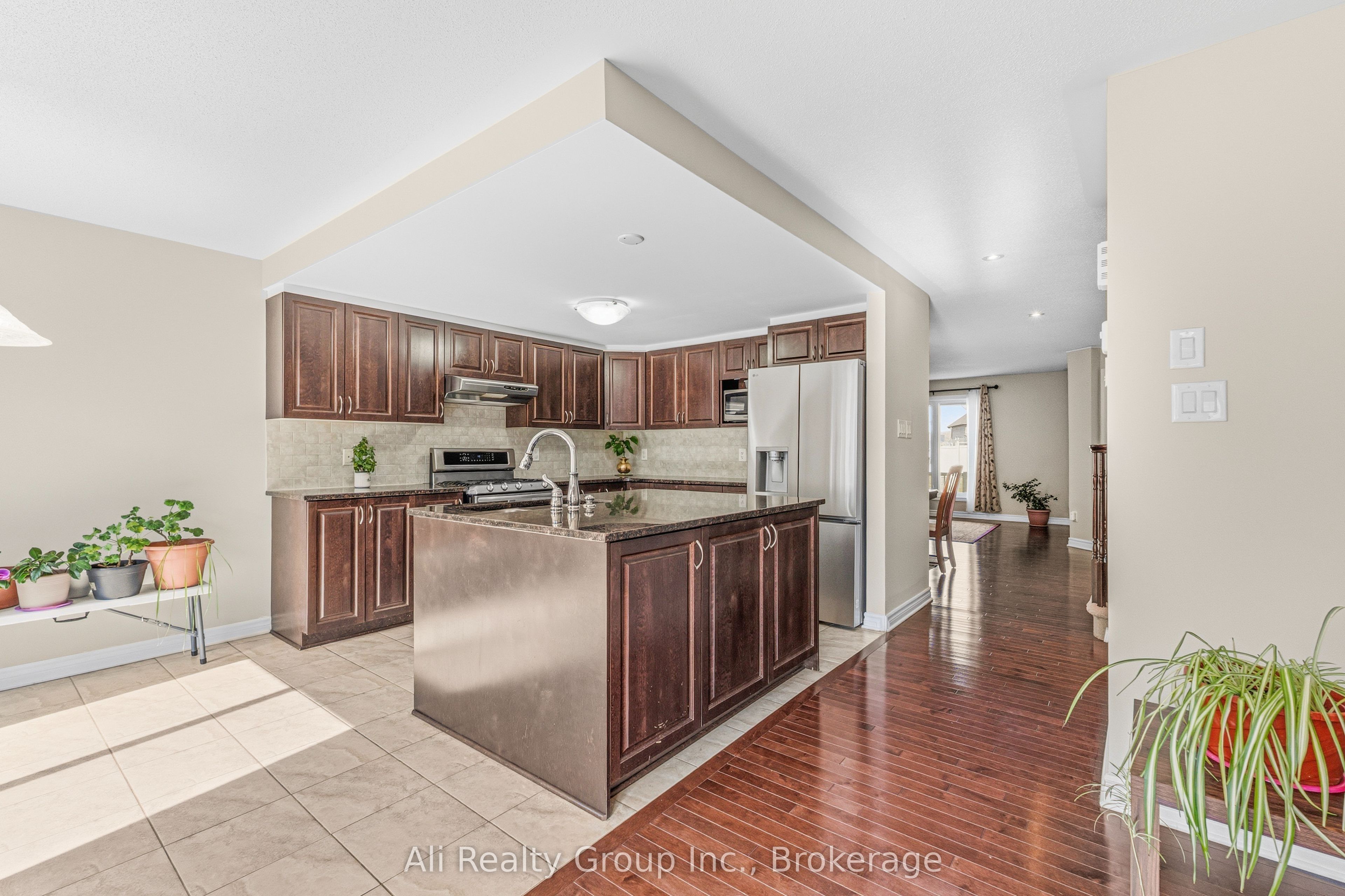 400 Nestleton Street, Orleans - Cumberland and Area, ON K4A 0W2 photo 3