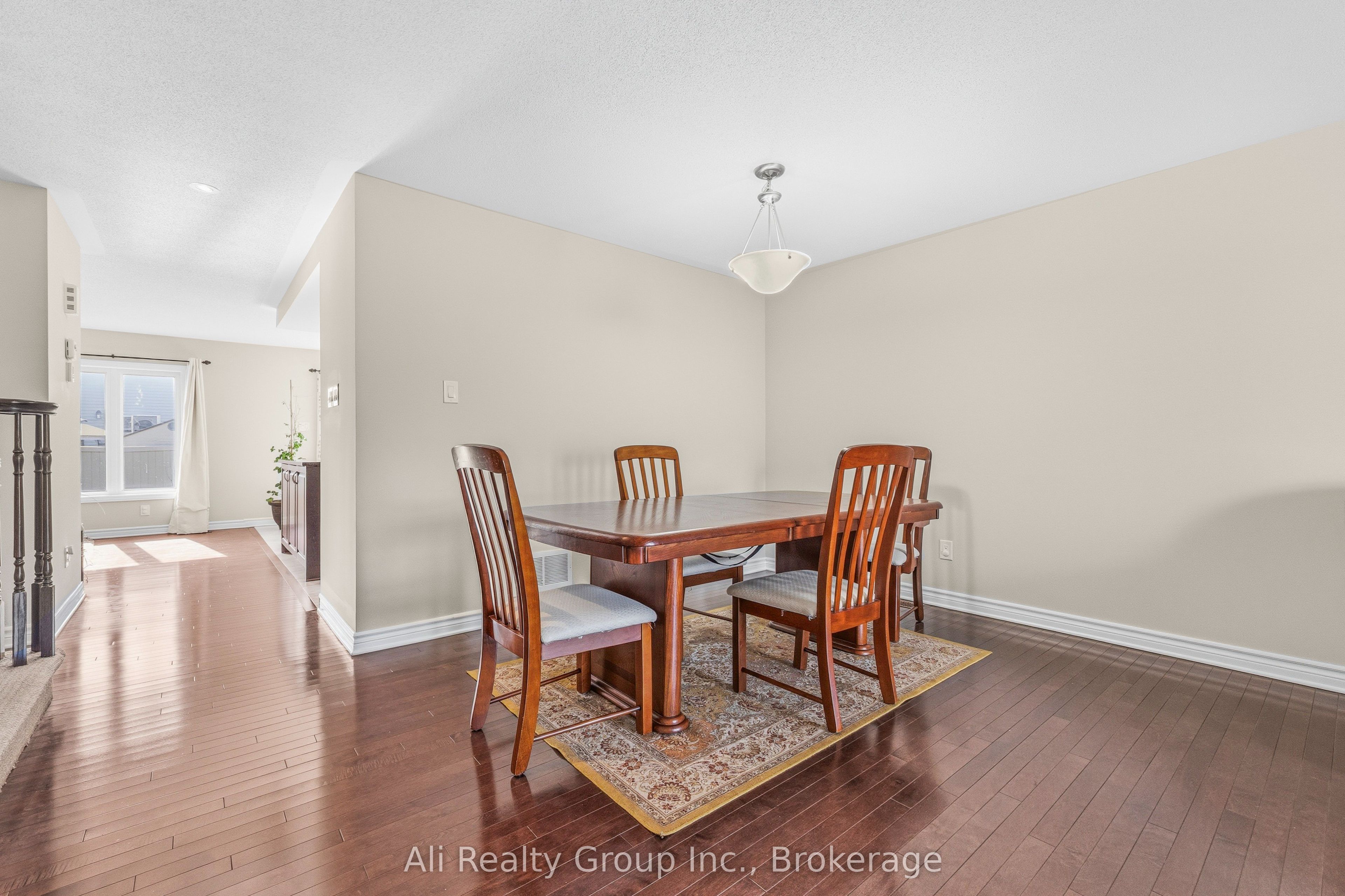 400 Nestleton Street, Orleans - Cumberland and Area, ON K4A 0W2 photo 4