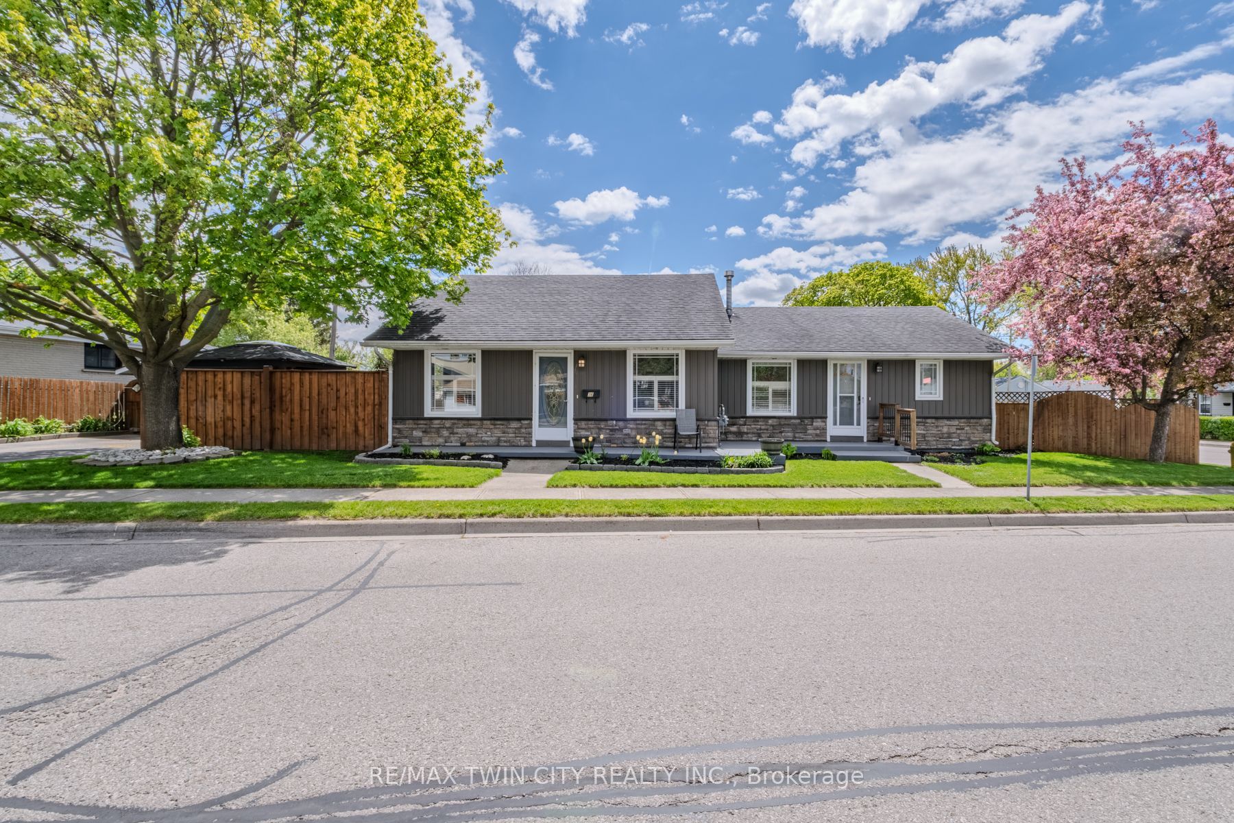 36 Crandell Avenue, Brantford, ON N3S 1C9 photo 3
