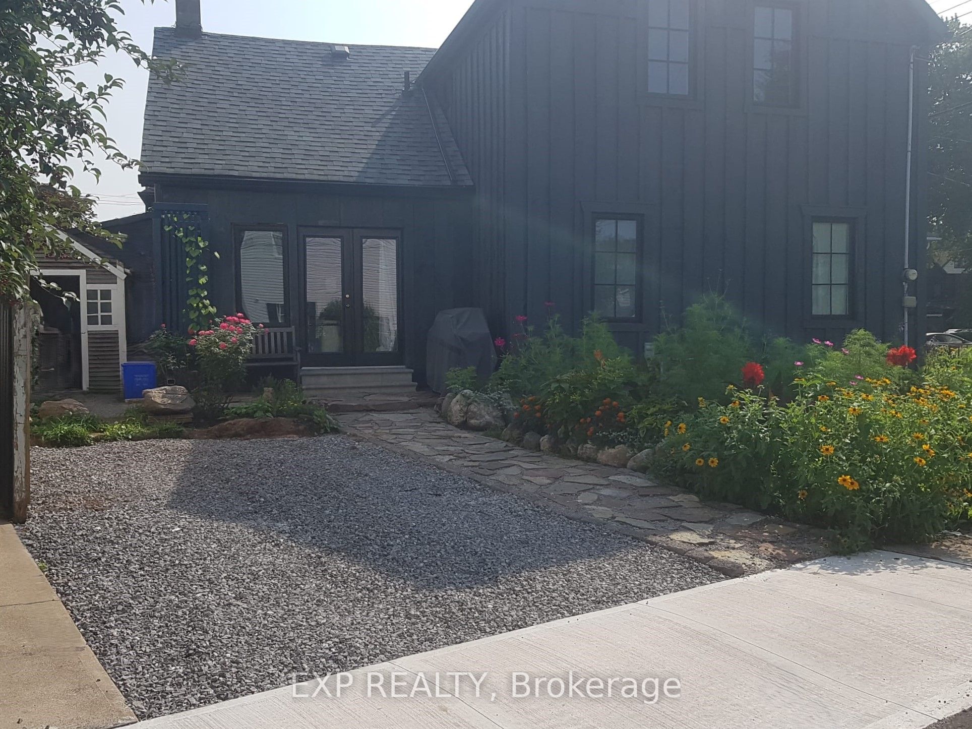 446 Macnab Street N, Hamilton, ON L8L 1L4 photo 2