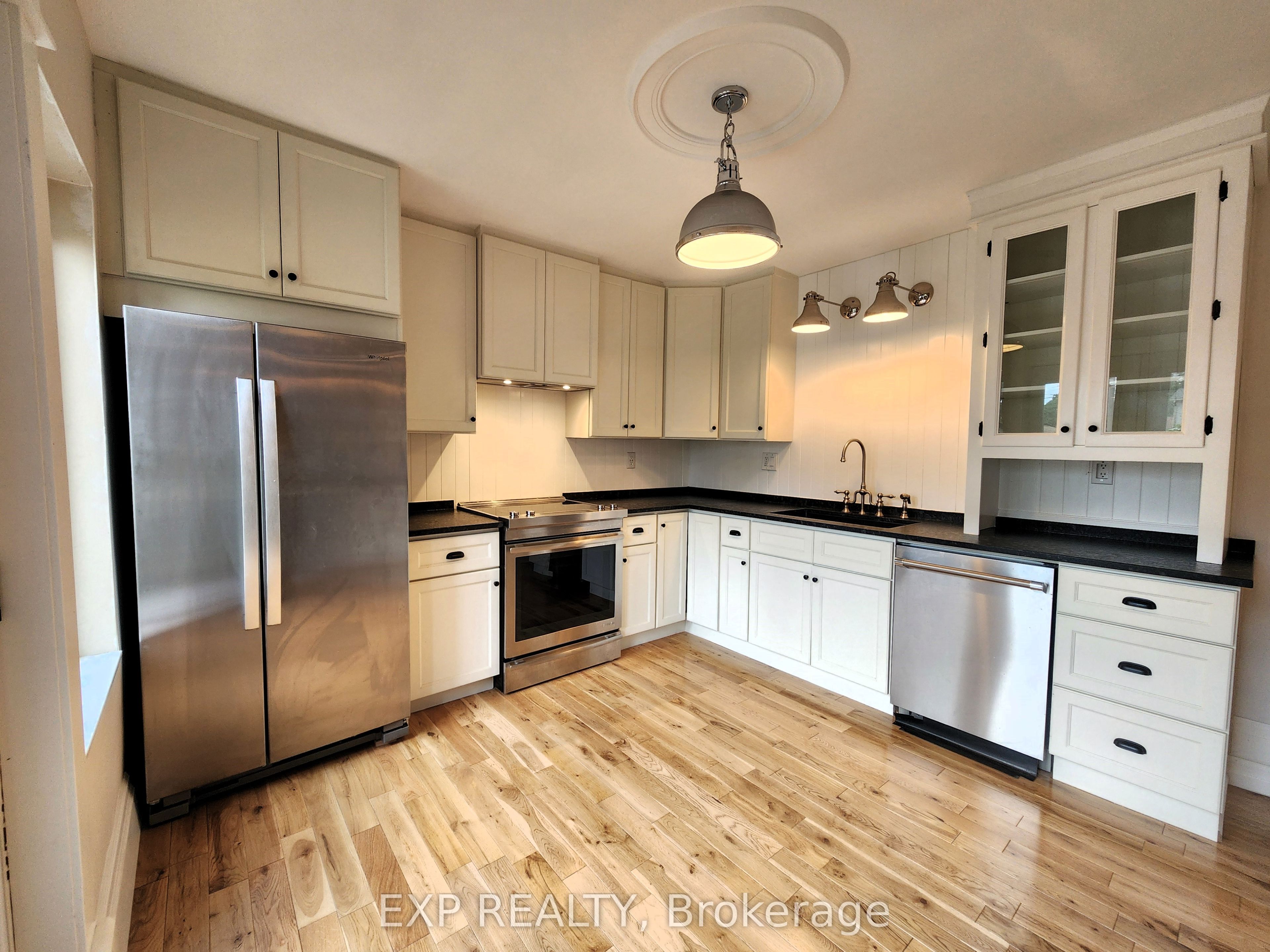 446 Macnab Street N, Hamilton, ON L8L 1L4 photo 4