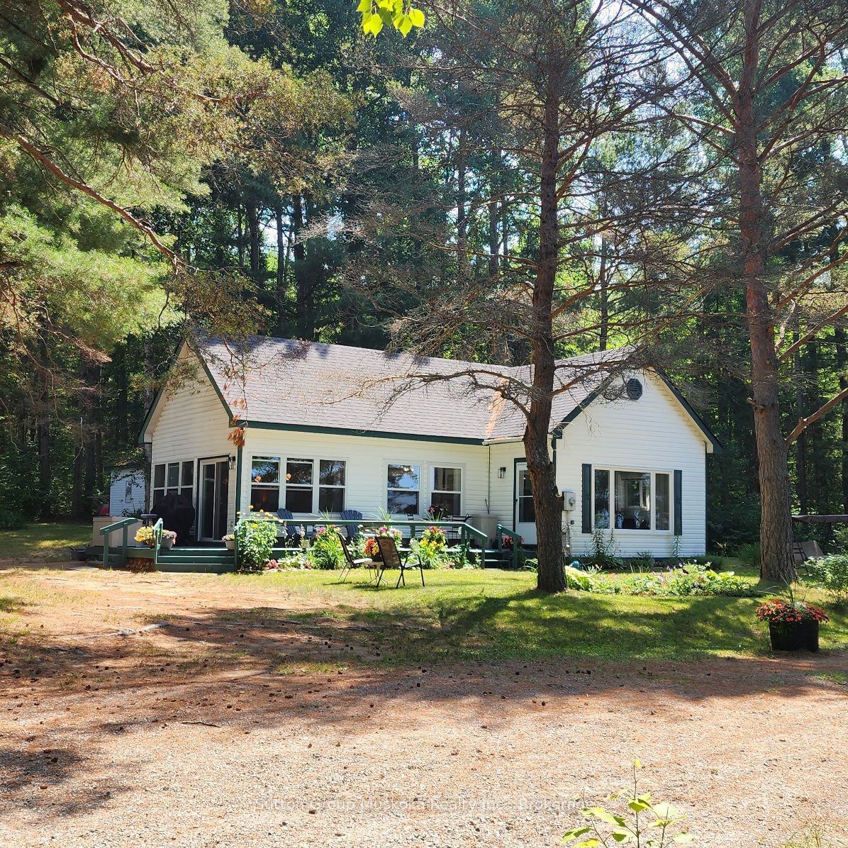 1060 Seabreeze # 6 Road, Lake of Bays, ON P0A 1H0