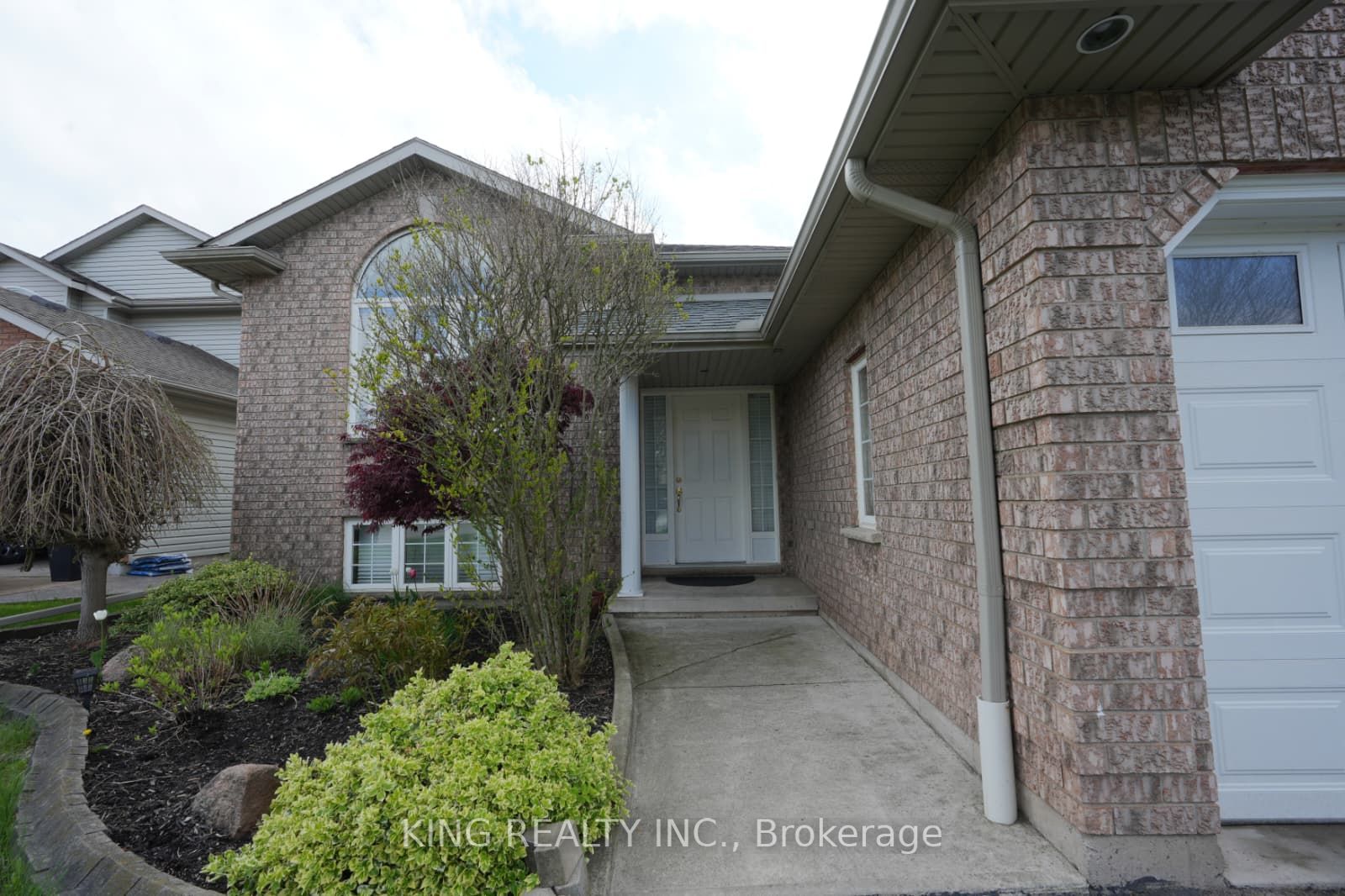 120 REDWOOD Court, Welland, ON L3C 7C4 photo 3