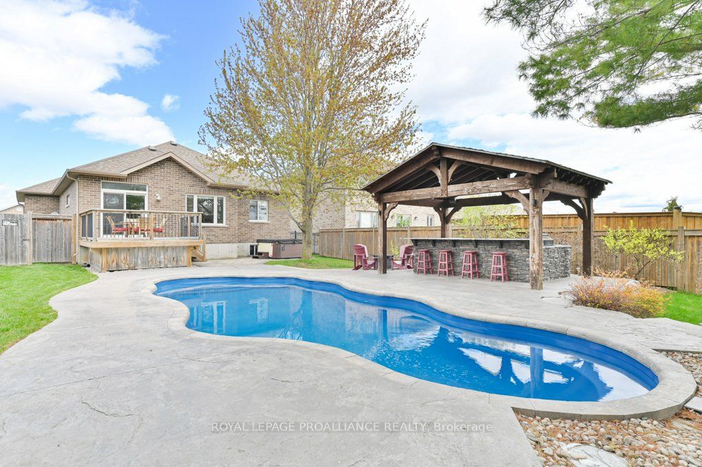 9 Kipling Drive, Belleville, ON K8N 0C9 photo 2