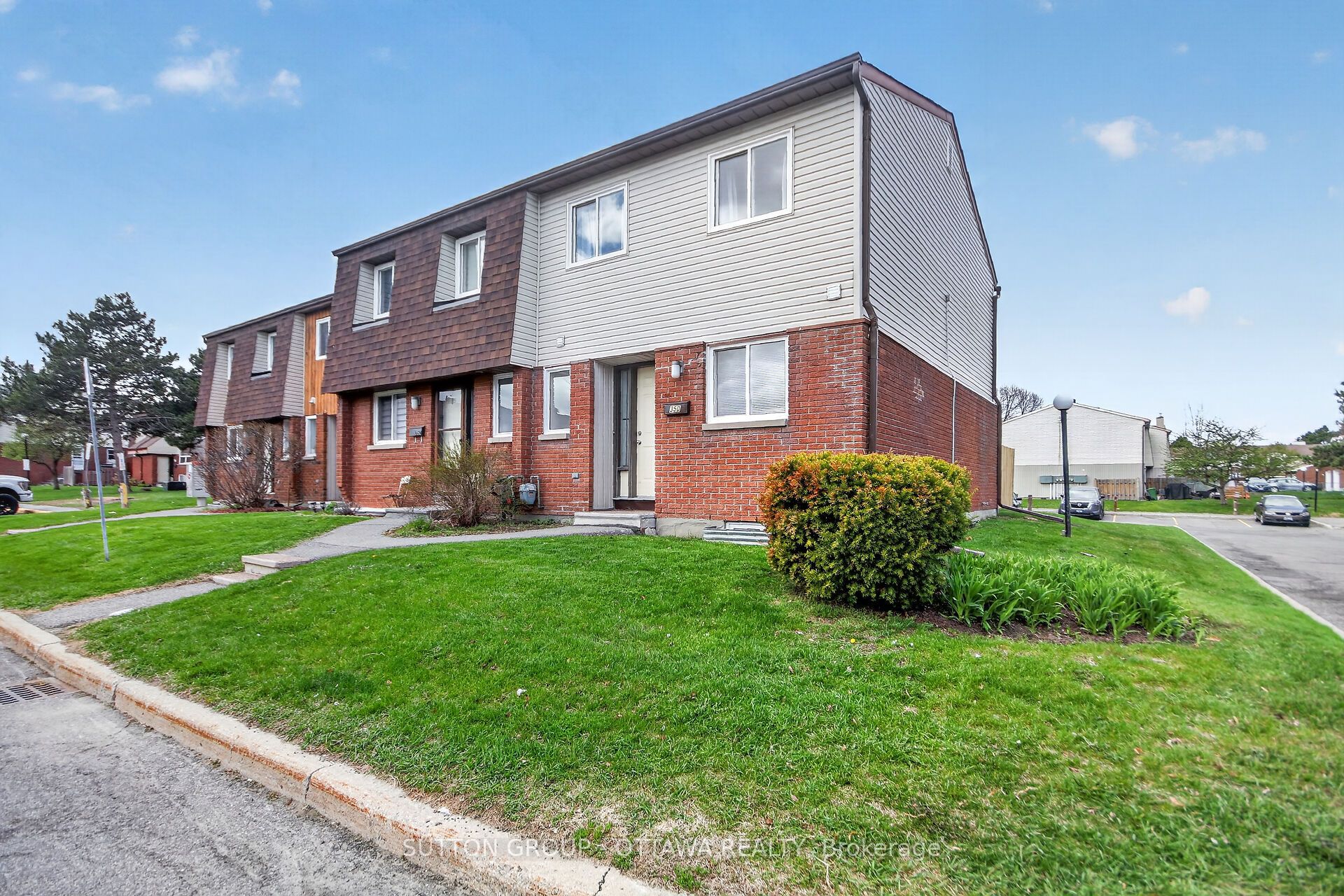 35D Woodvale Green N/A 79, South of Baseline to Knoxdale, ON K2G 4H3