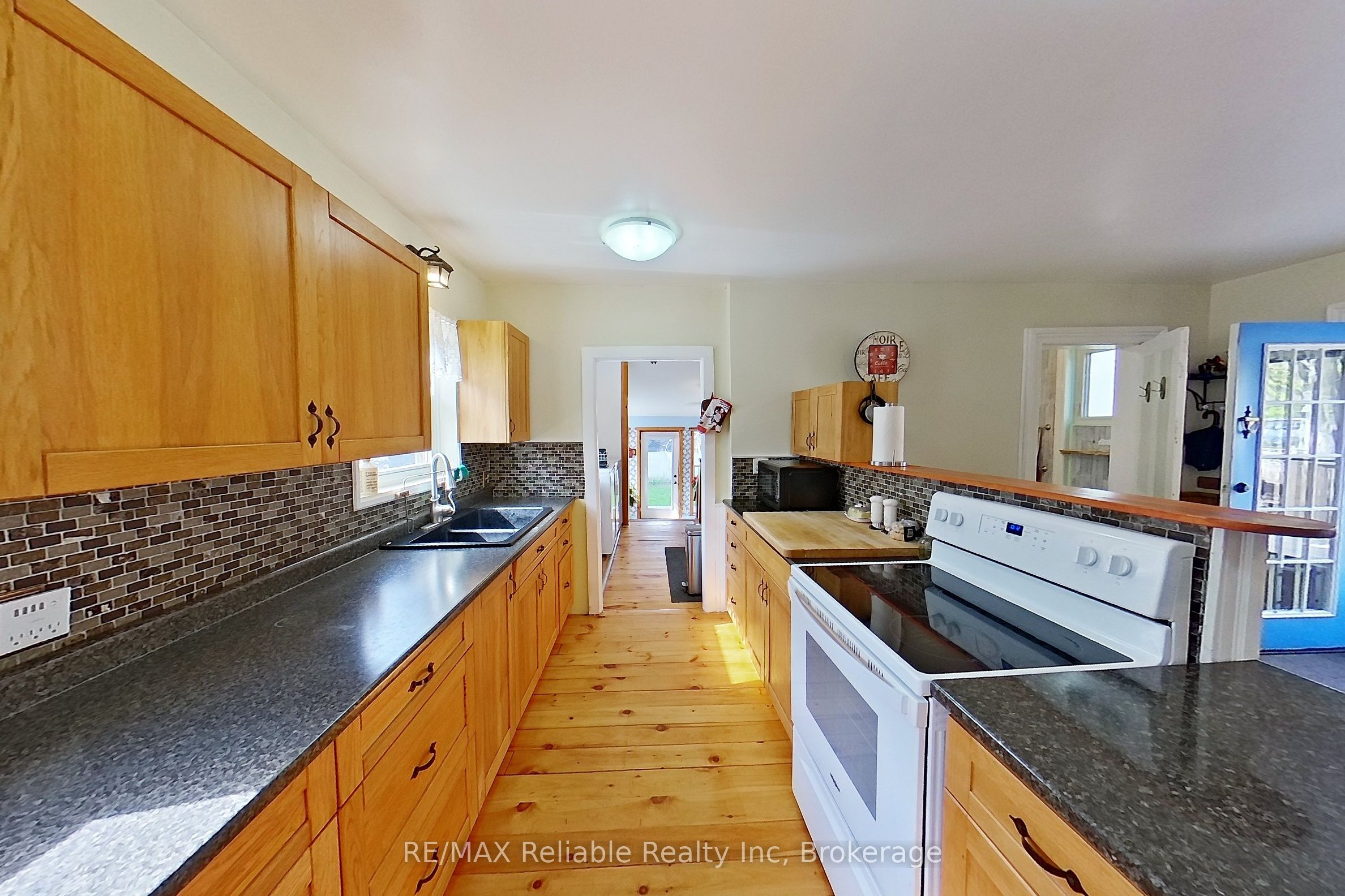 32 Rattenbury Street W, Central Huron, ON N0M 1L0 photo 3