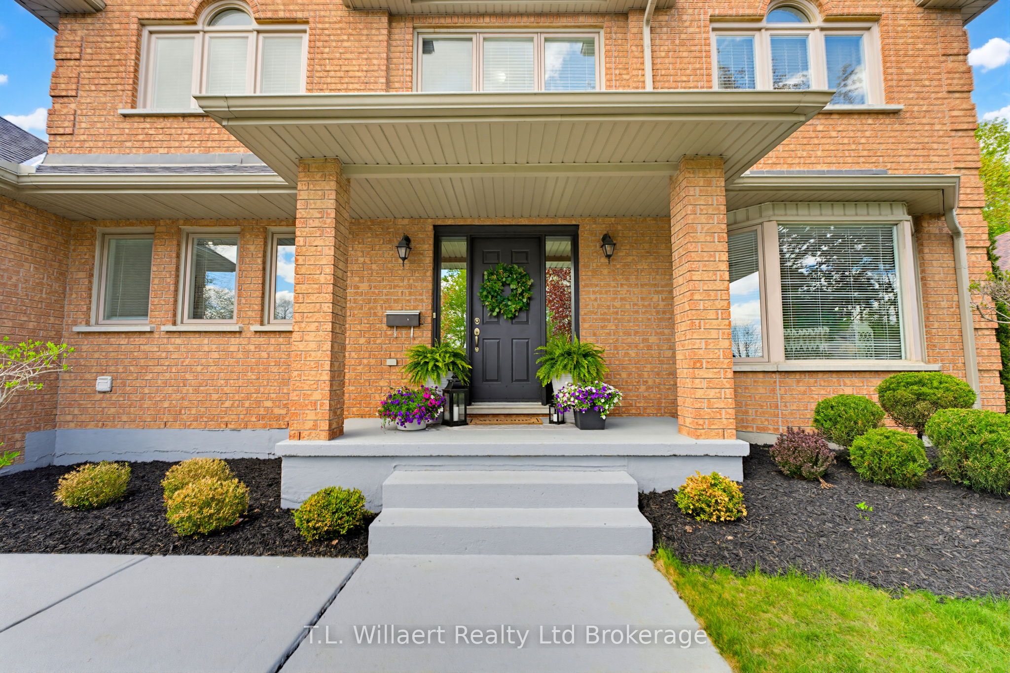 10 Woodside Drive, Tillsonburg, ON N4G 5P9 photo 2