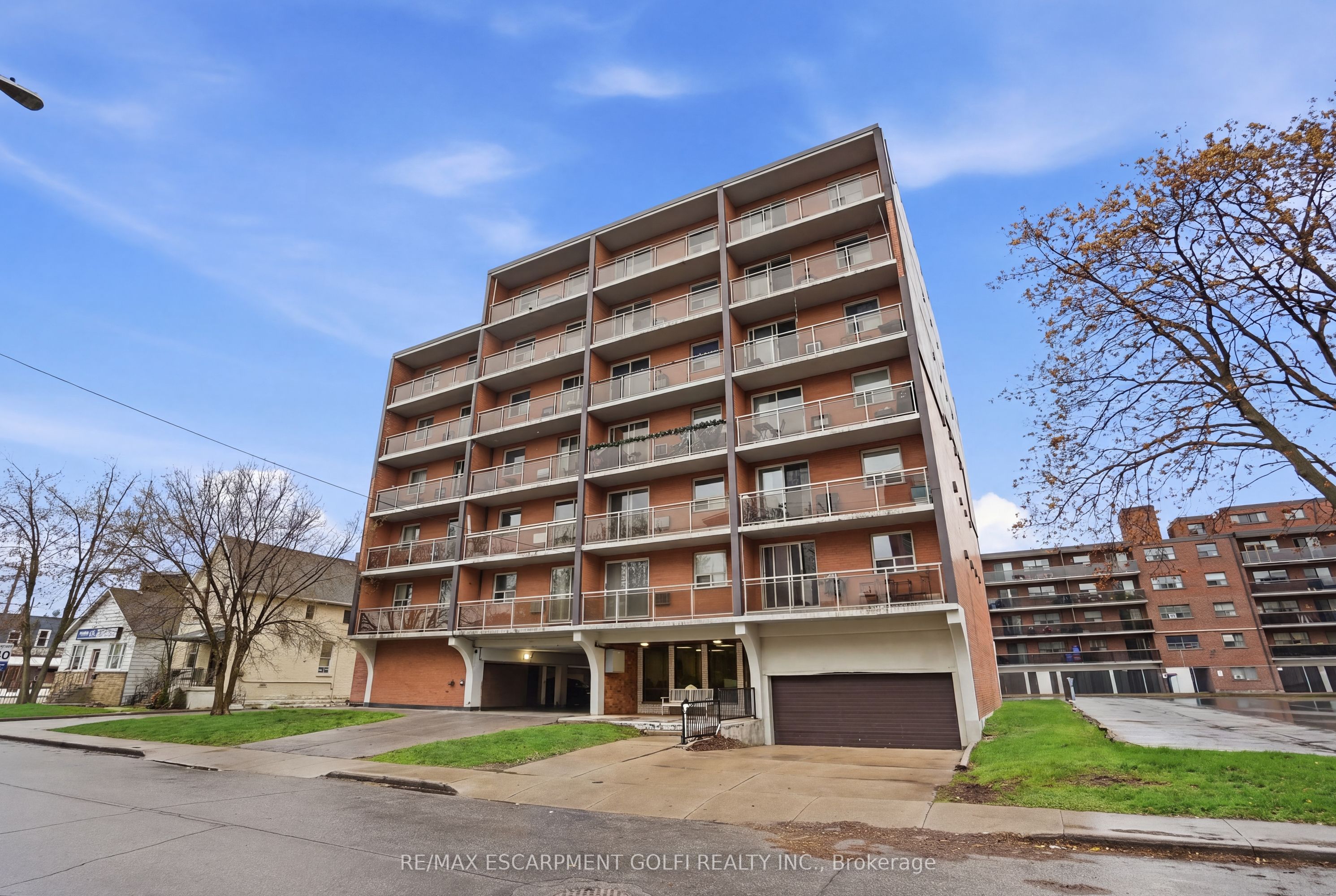 30 Summit Avenue 401, Hamilton, ON L8V 2R8 photo 2
