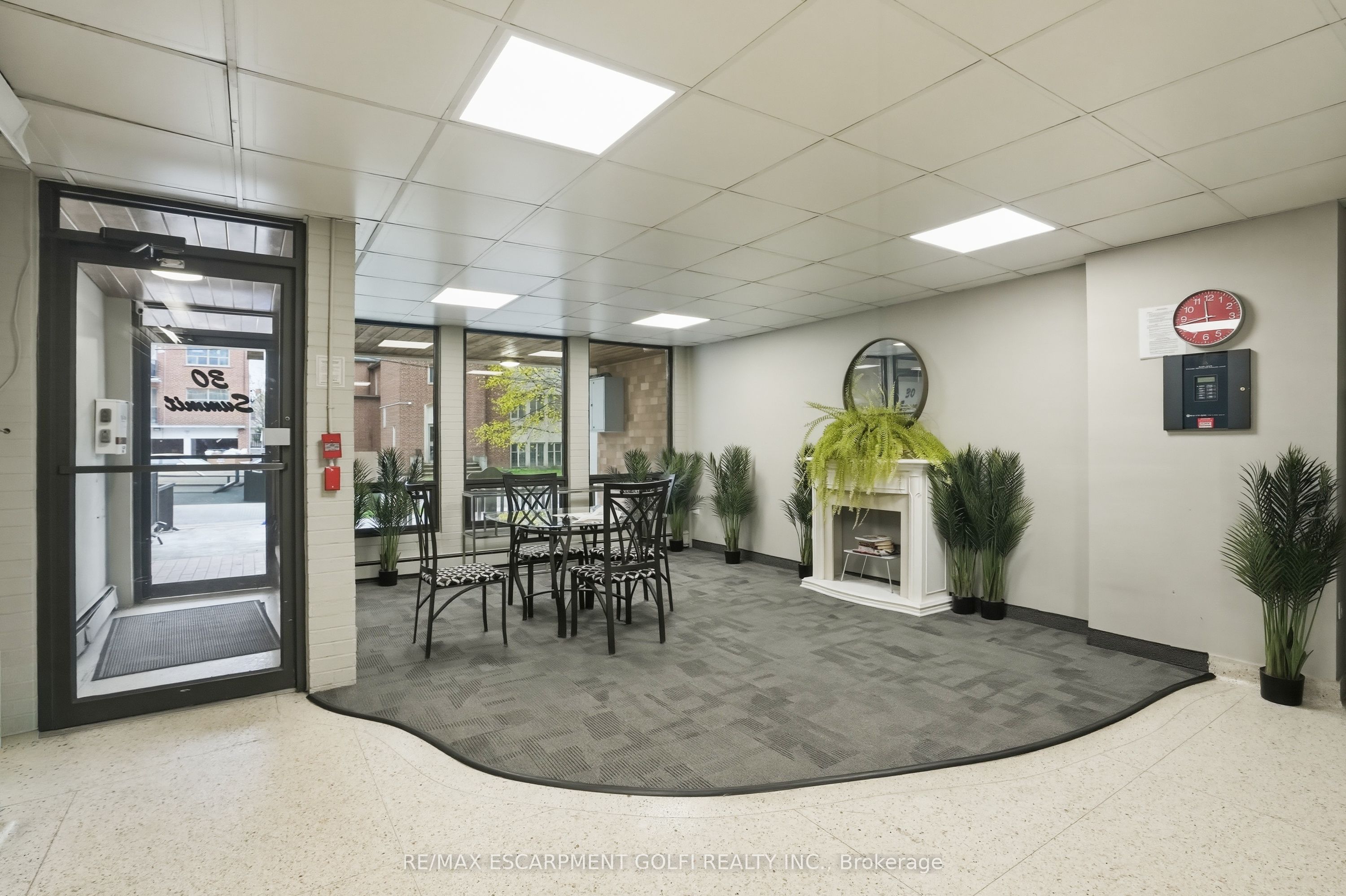 30 Summit Avenue 401, Hamilton, ON L8V 2R8 photo 4