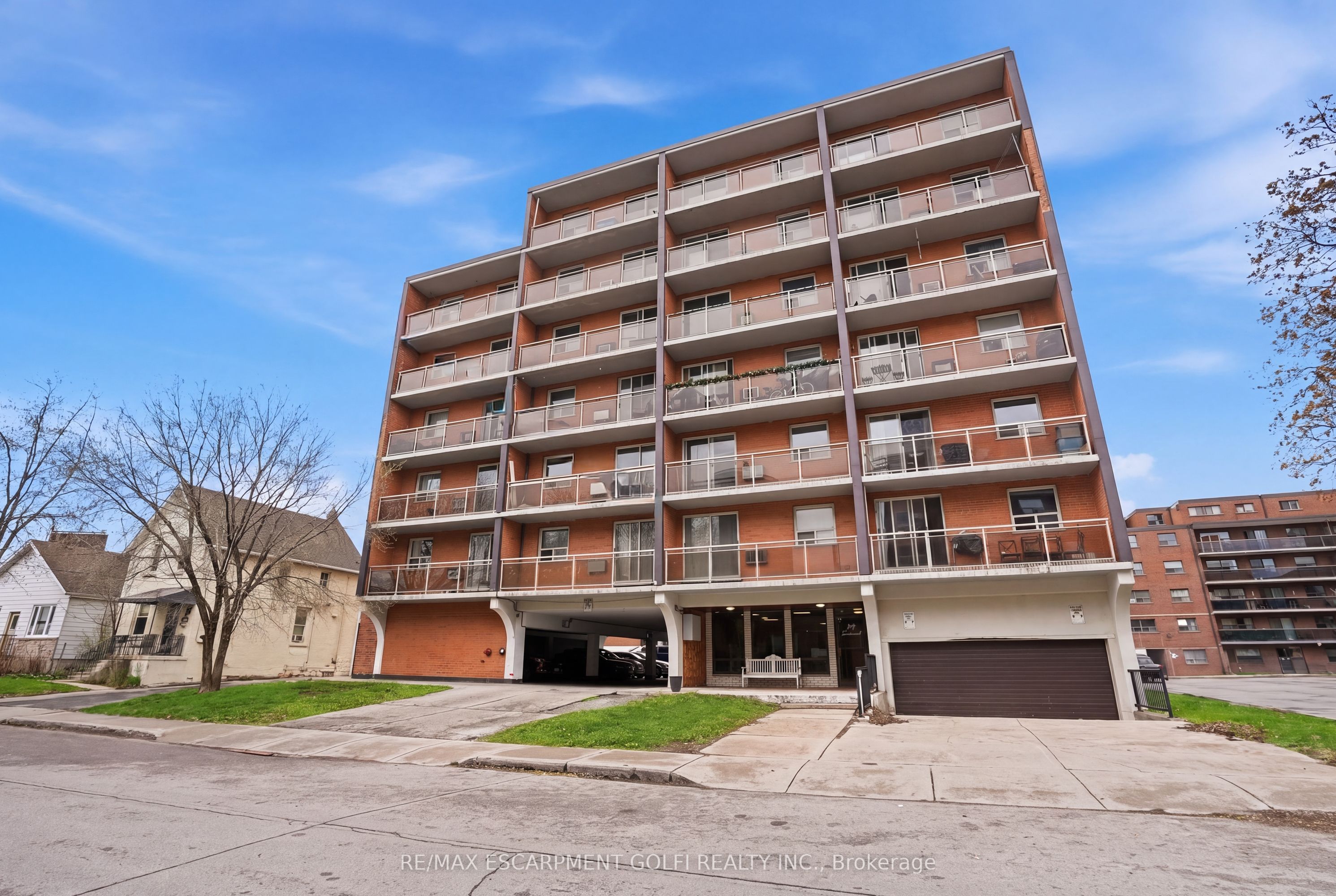 30 Summit Avenue 303, Hamilton, ON L8V 2R8 photo 2