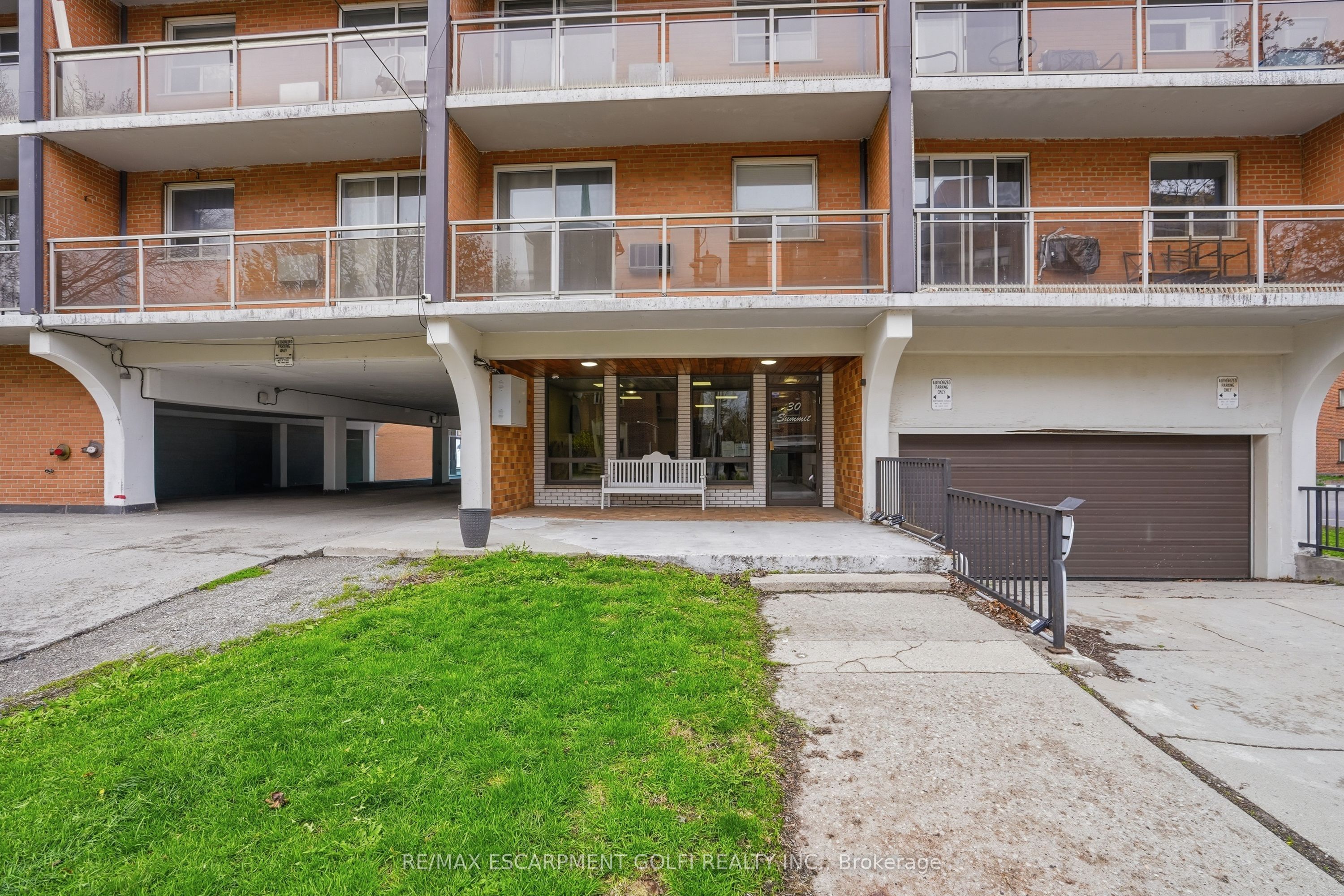 30 Summit Avenue 303, Hamilton, ON L8V 2R8 photo 3