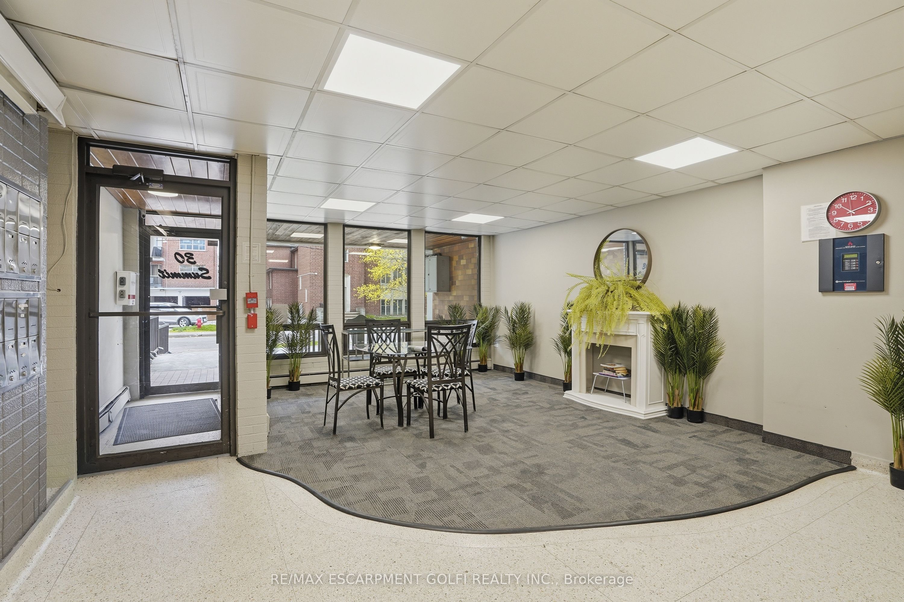 30 Summit Avenue 303, Hamilton, ON L8V 2R8 photo 4