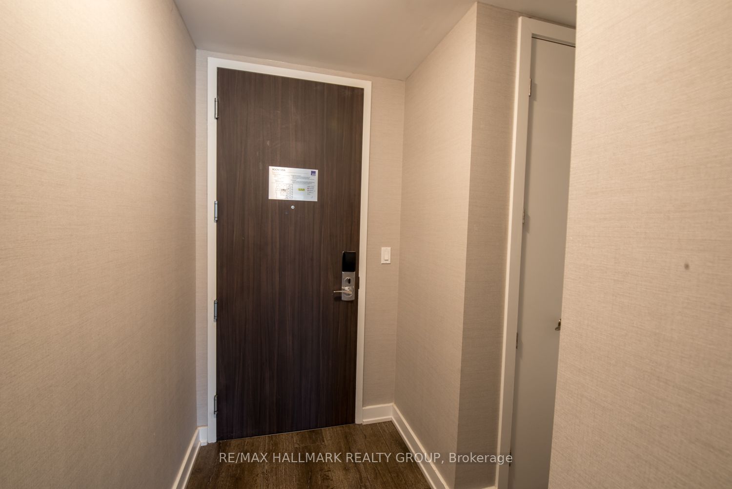 111 Champagne Avenue 210, Dows Lake - Civic Hospital and Area, ON K1S 5V3 photo 4