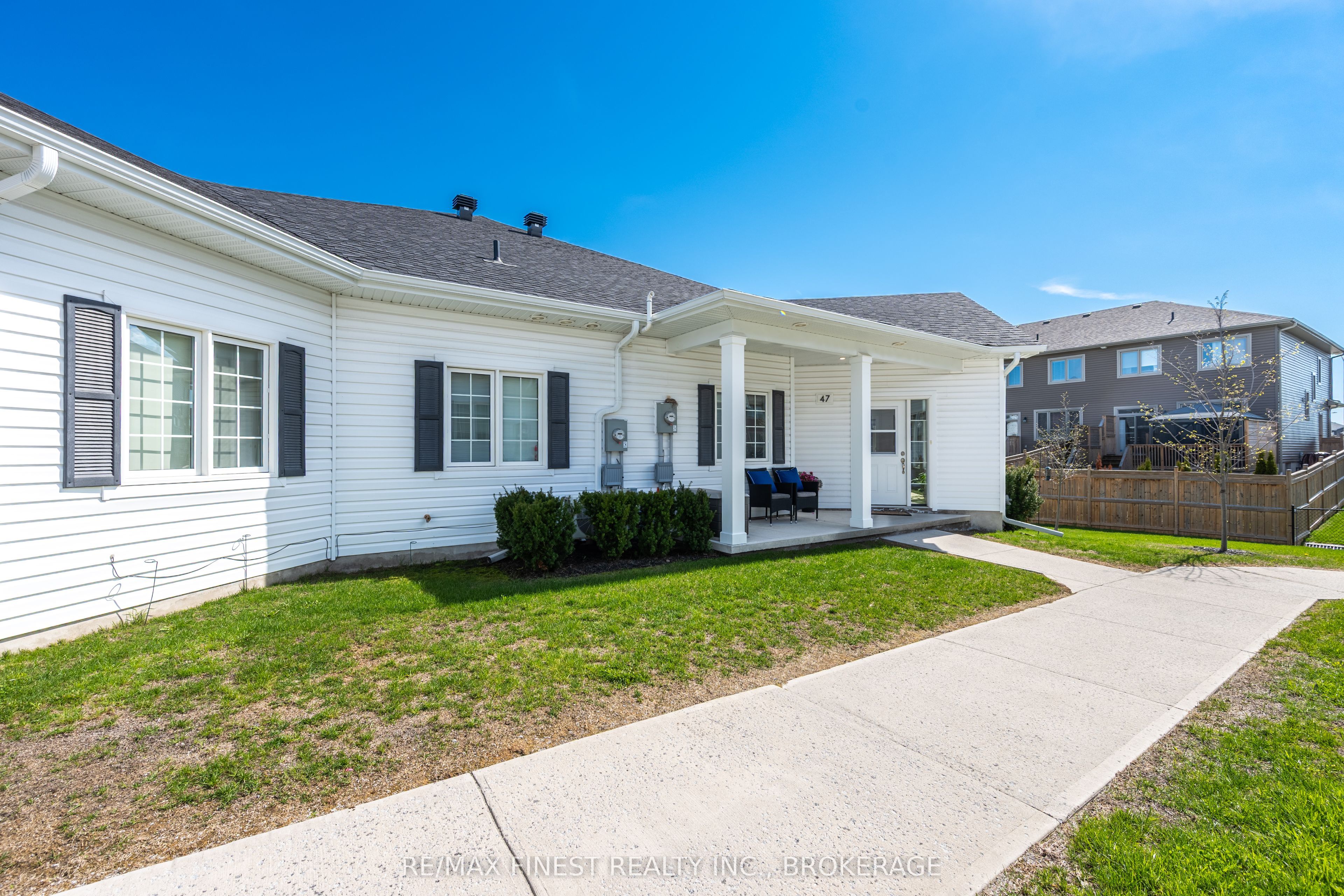 47 Lowry Place, Loyalist, ON K7N 0E2 photo 2