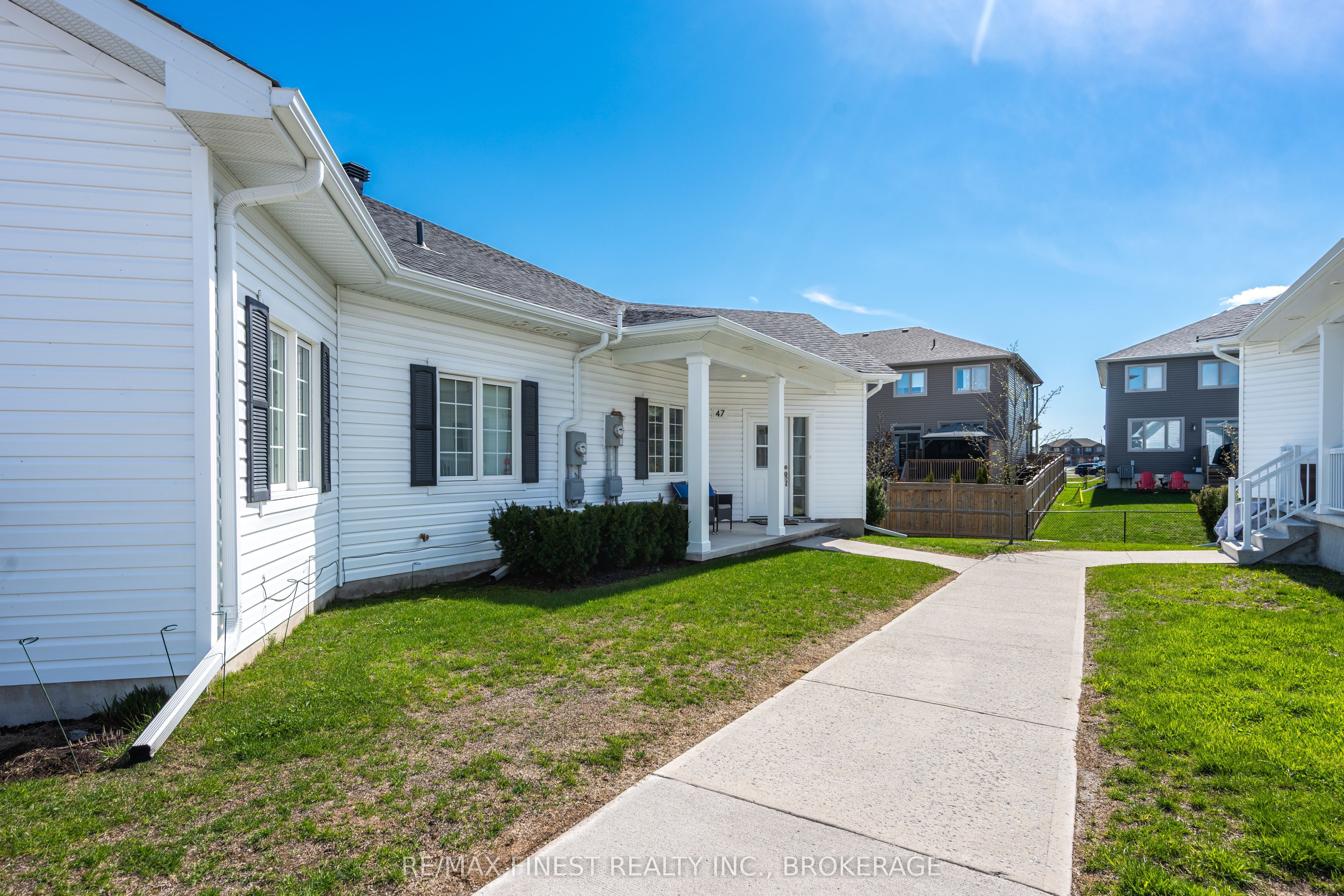 47 Lowry Place, Loyalist, ON K7N 0E2 photo 3