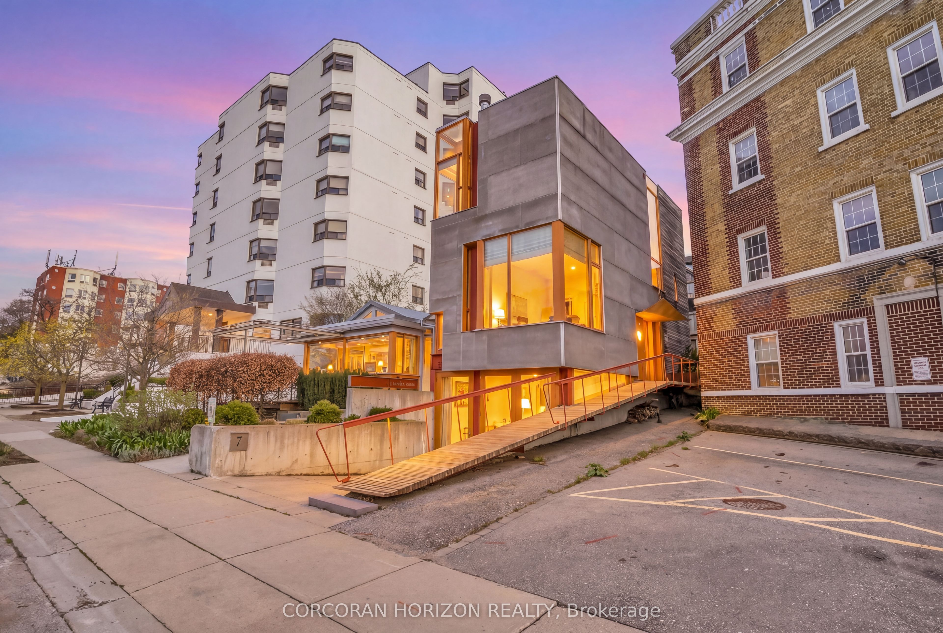 7 Coburg Street, Stratford, ON N5A 3E4 photo 2