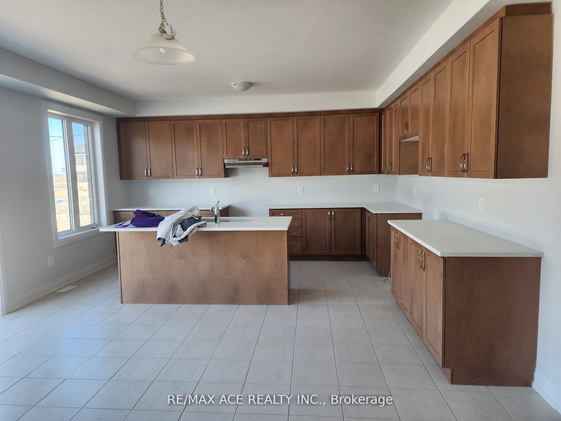 11 Corley Street, Kawartha Lakes, ON K9V 6C2 photo 2