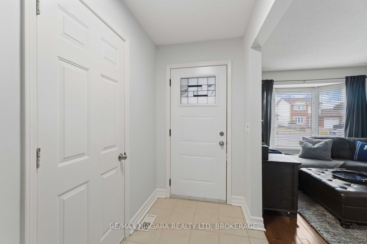 41 Eastwood Drive, Welland, ON L3C 6W1 photo 3