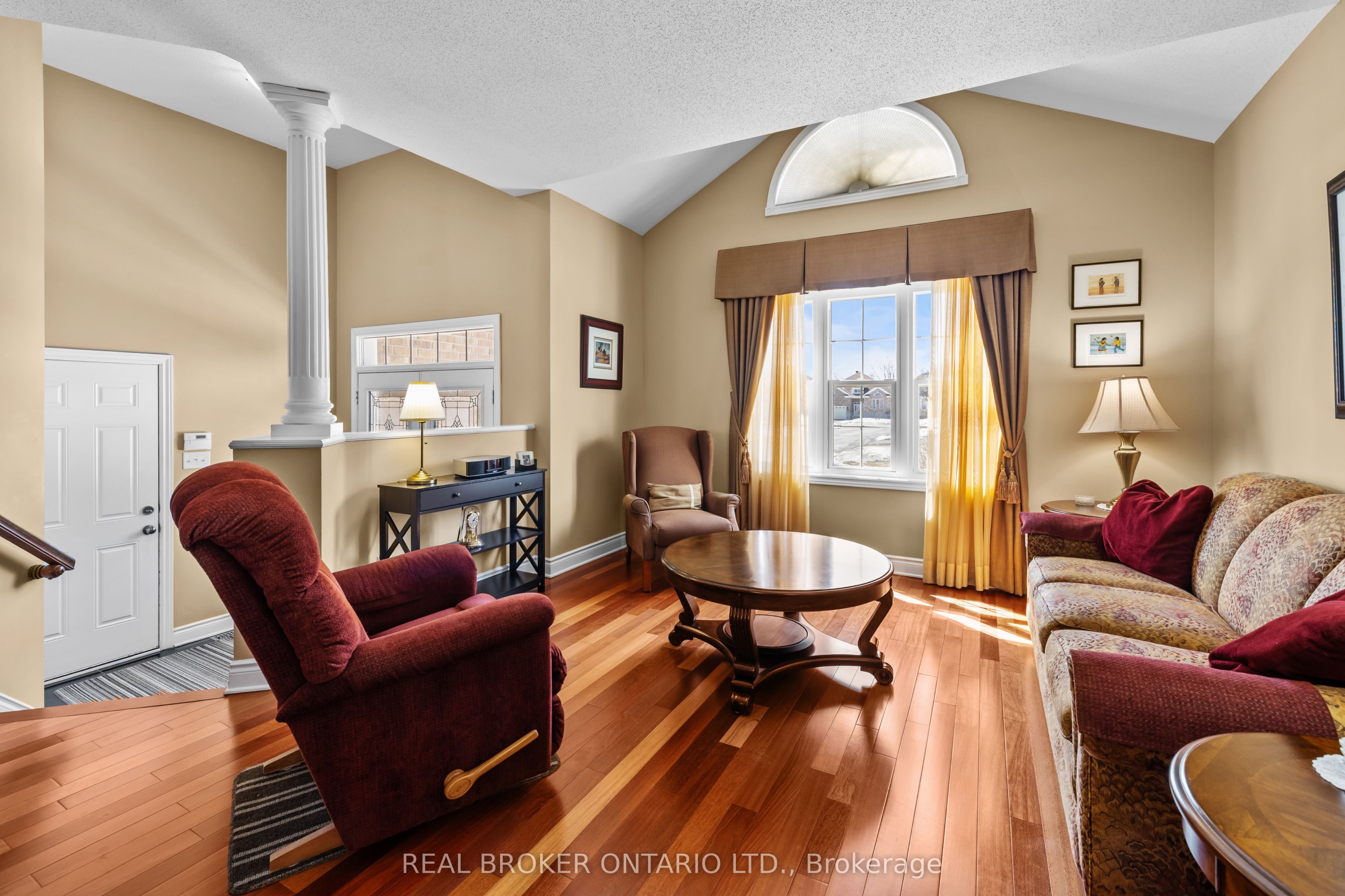 204 Hillpark High Street, Orleans - Convent Glen and Area, ON K1W 0B5 photo 4