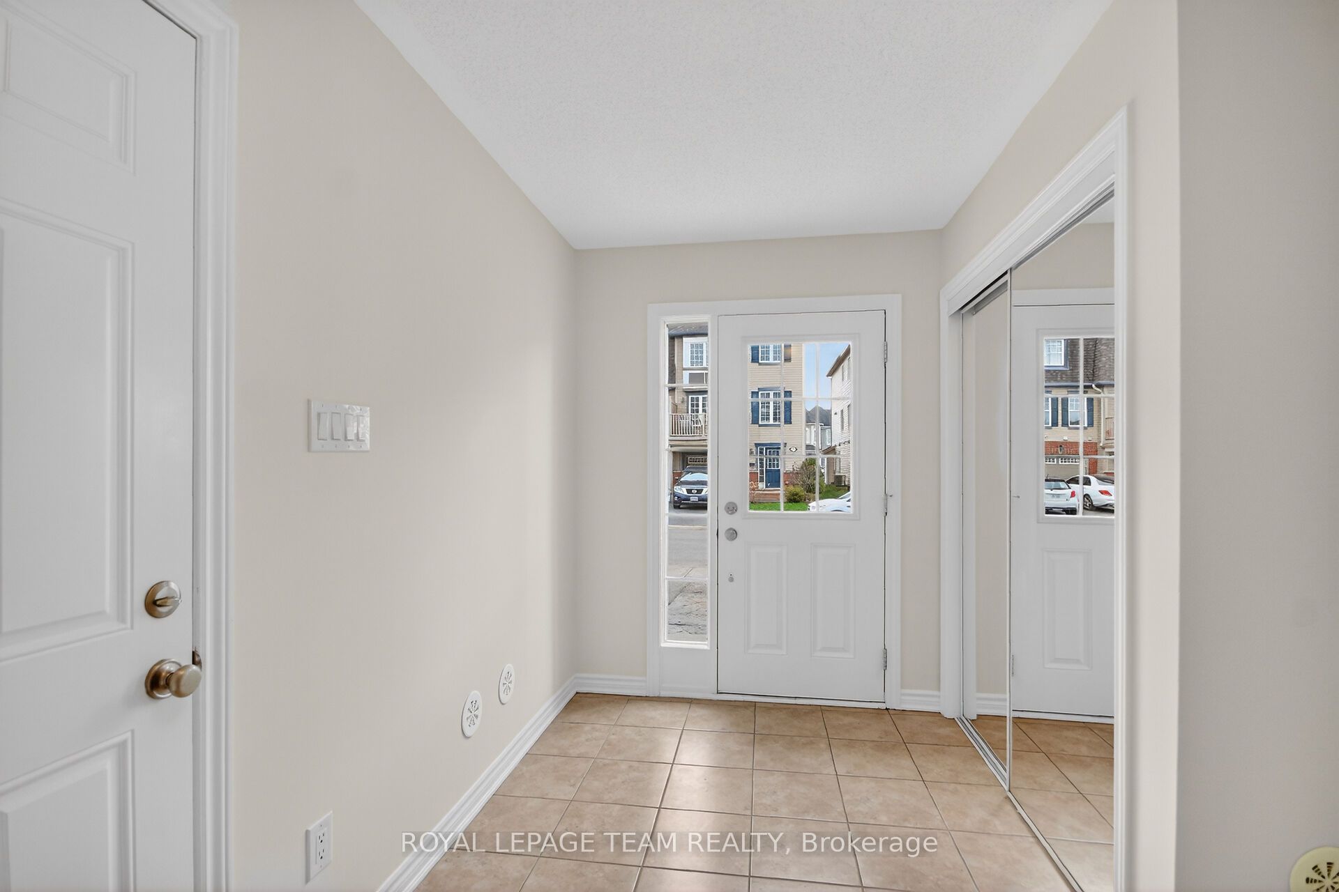 342 Sweet Grass Circle, Barrhaven, ON K2J 5W9 photo 3