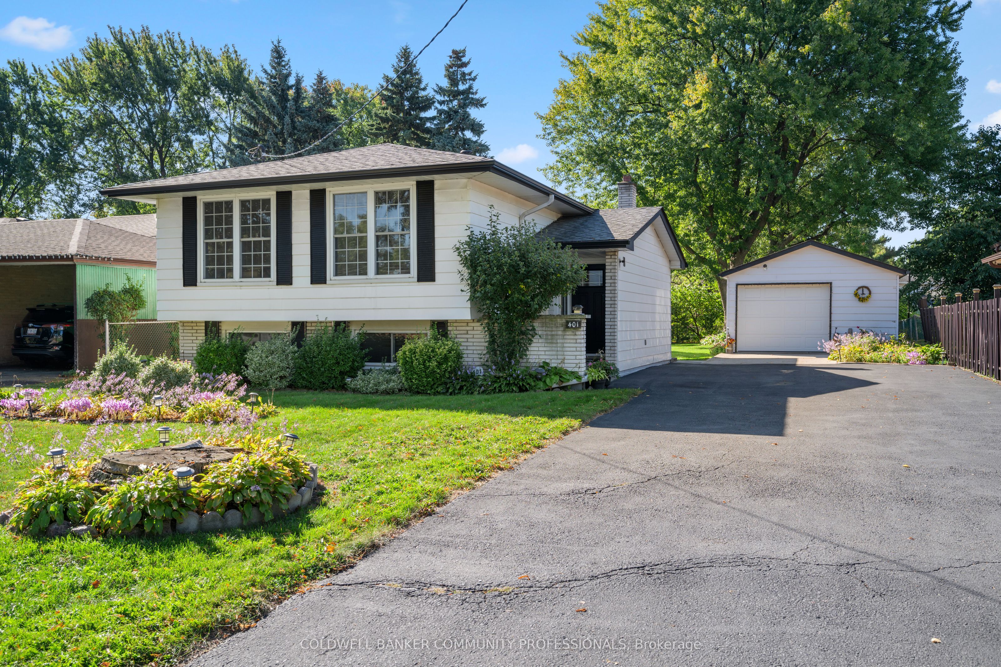 401 Mohawk Road W, Hamilton, ON L9C 1W5 photo 2