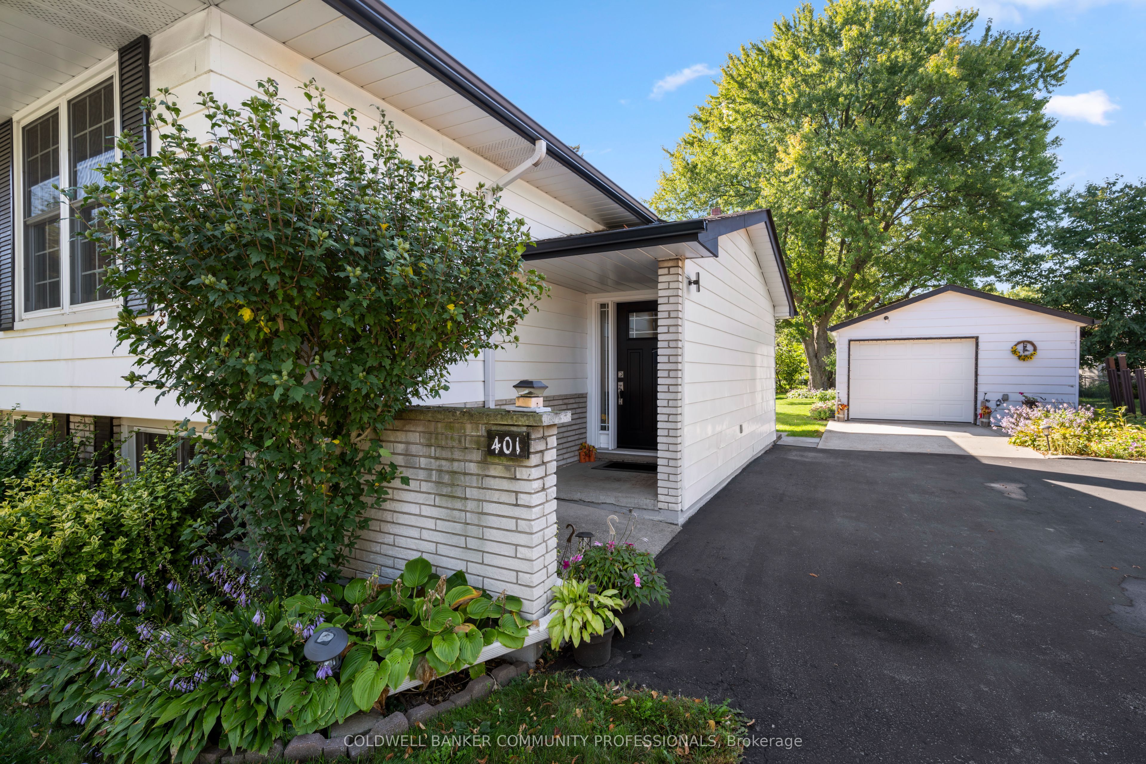 401 Mohawk Road W, Hamilton, ON L9C 1W5 photo 3