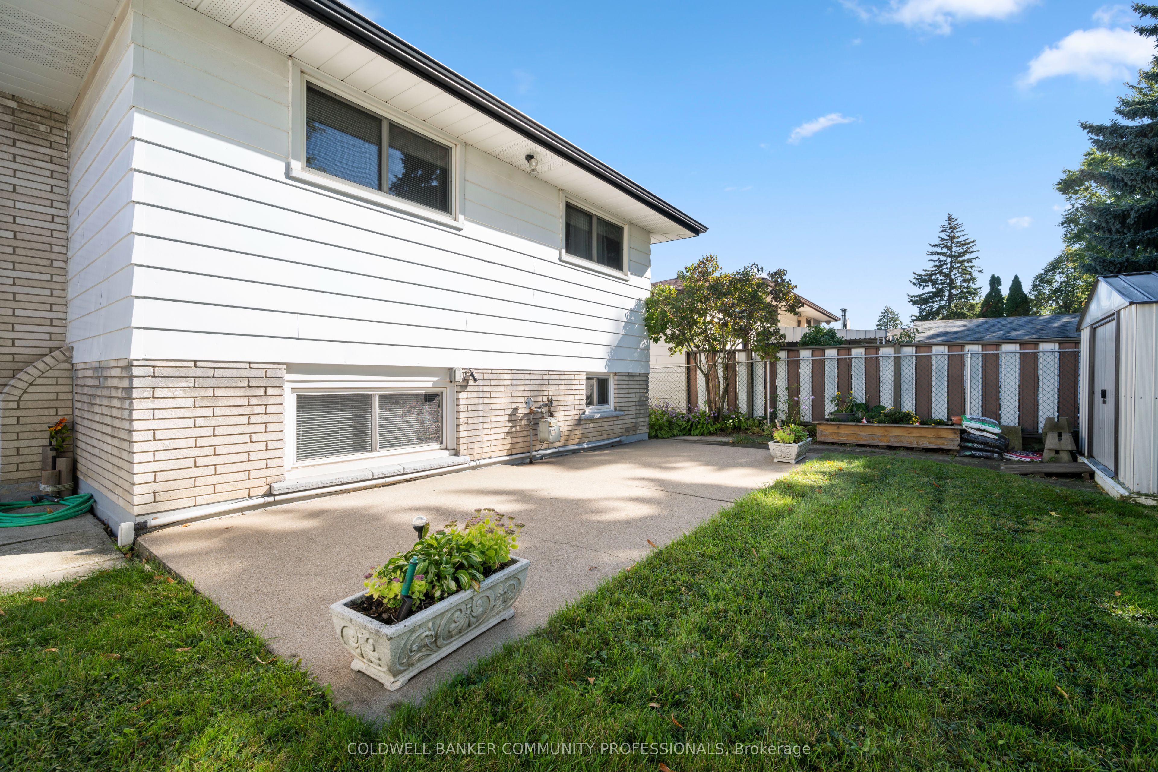 401 Mohawk Road W, Hamilton, ON L9C 1W5 photo 4
