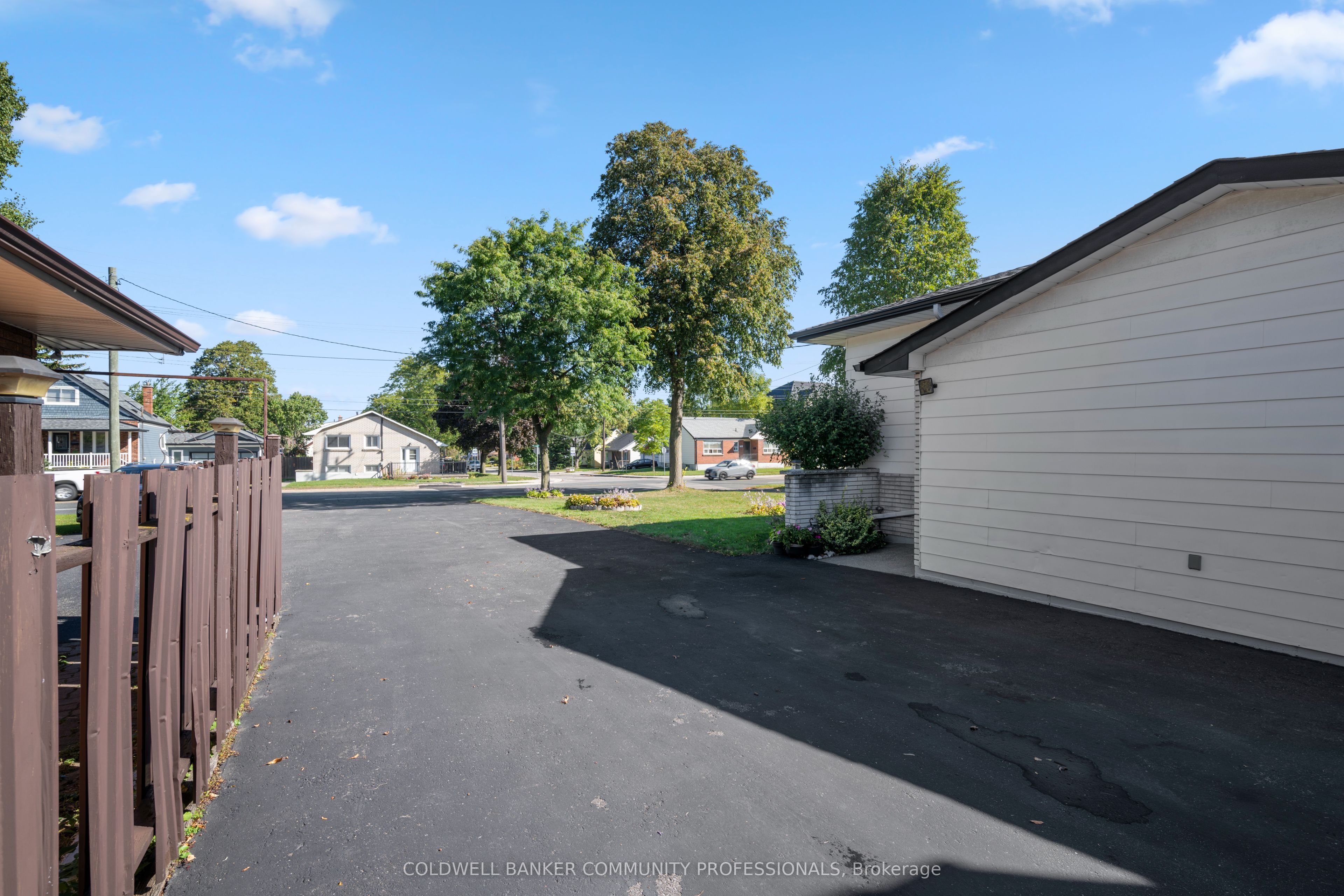 401 Mohawk Road W, Hamilton, ON L9C 1W5 photo 5
