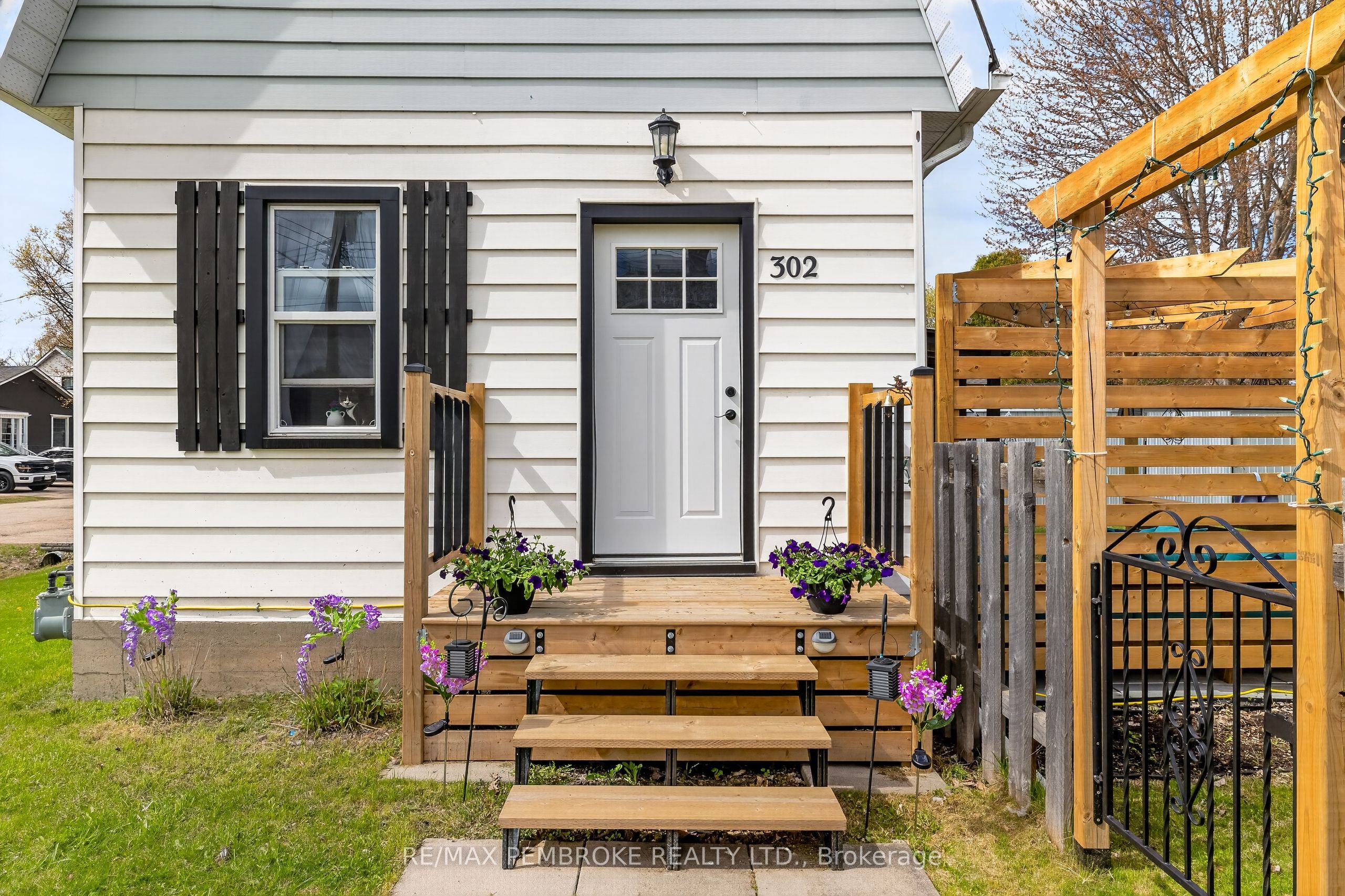 302 Willard Street, Pembroke, ON K8A 3T7 photo 3