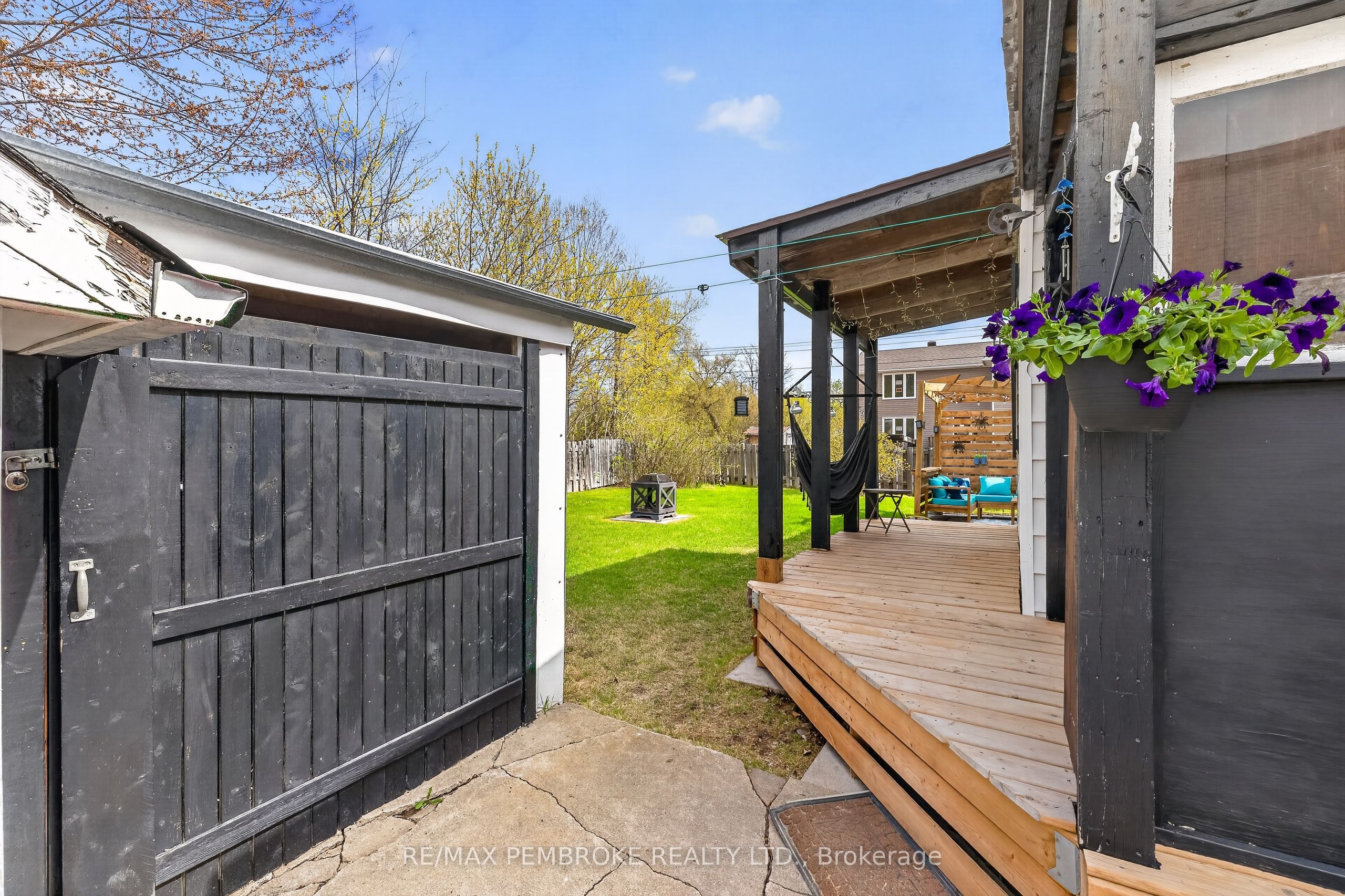302 Willard Street, Pembroke, ON K8A 3T7 photo 4