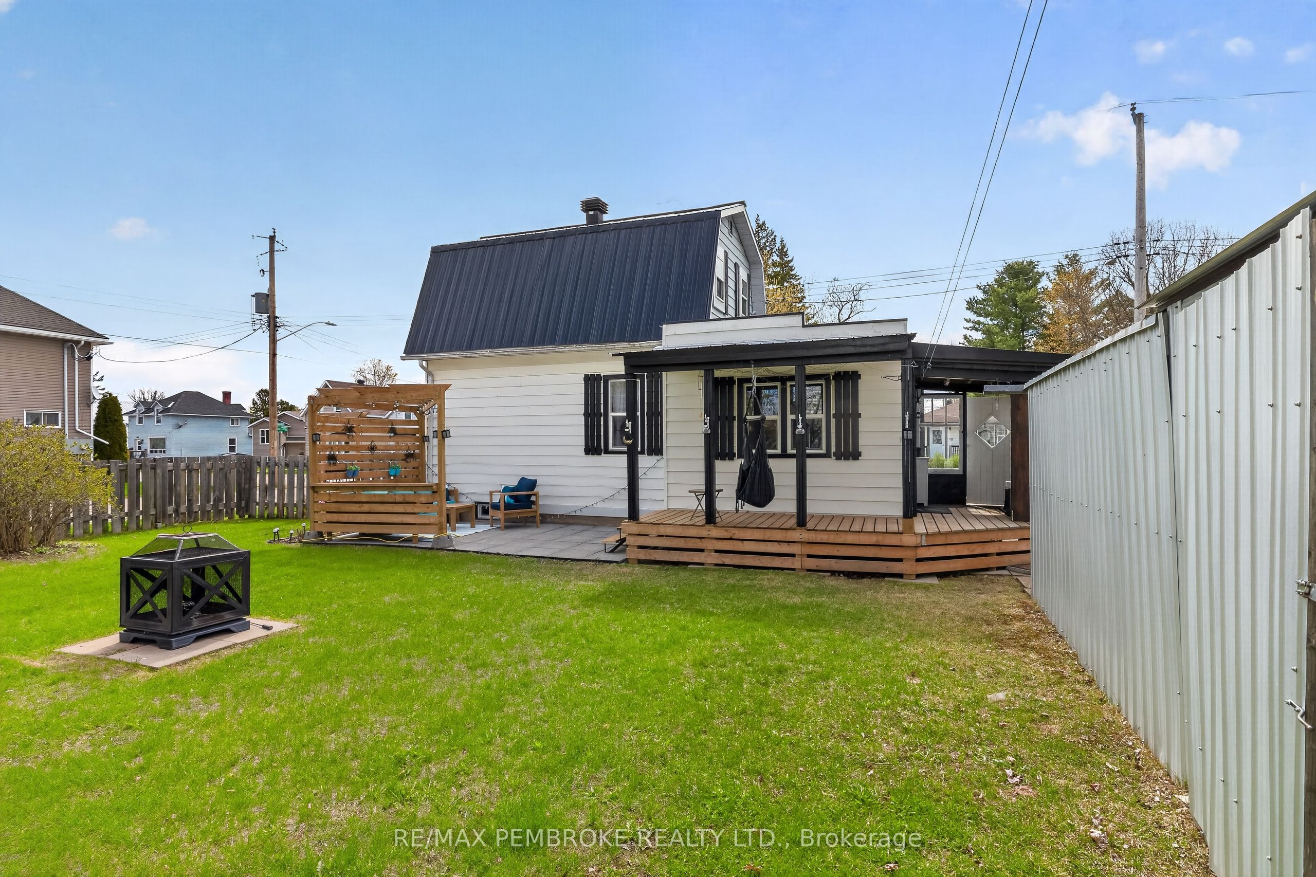 302 Willard Street, Pembroke, ON K8A 3T7 photo 5