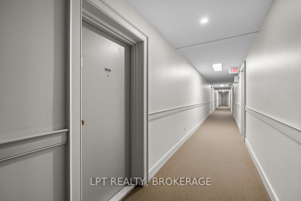 17 Eldon Hall Place 303, Kingston, ON K7M 7H5 photo 5