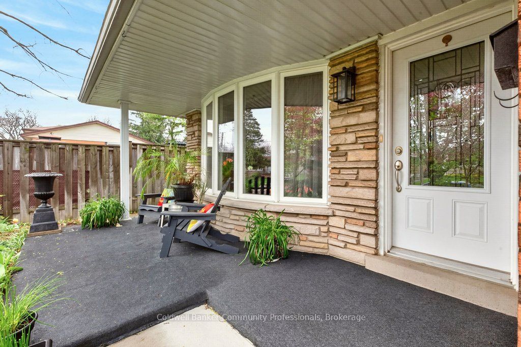 161 Manning Avenue, Hamilton, ON L9A 3G1 photo 2