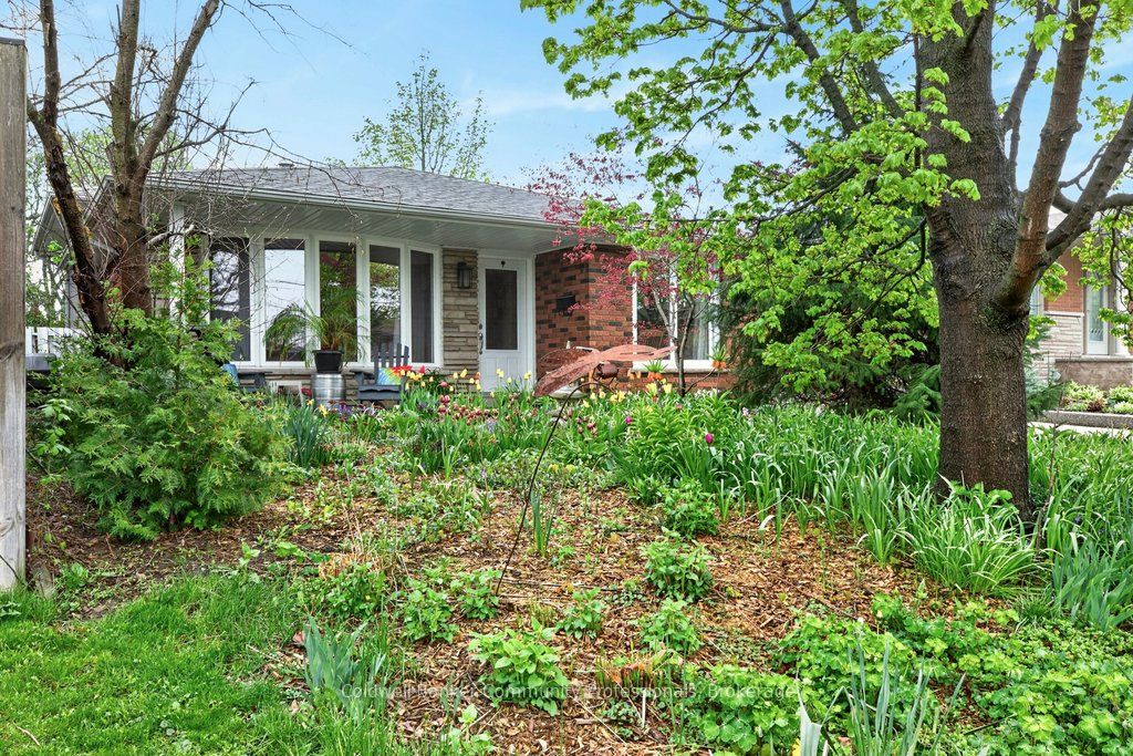 161 Manning Avenue, Hamilton, ON L9A 3G1 photo 4
