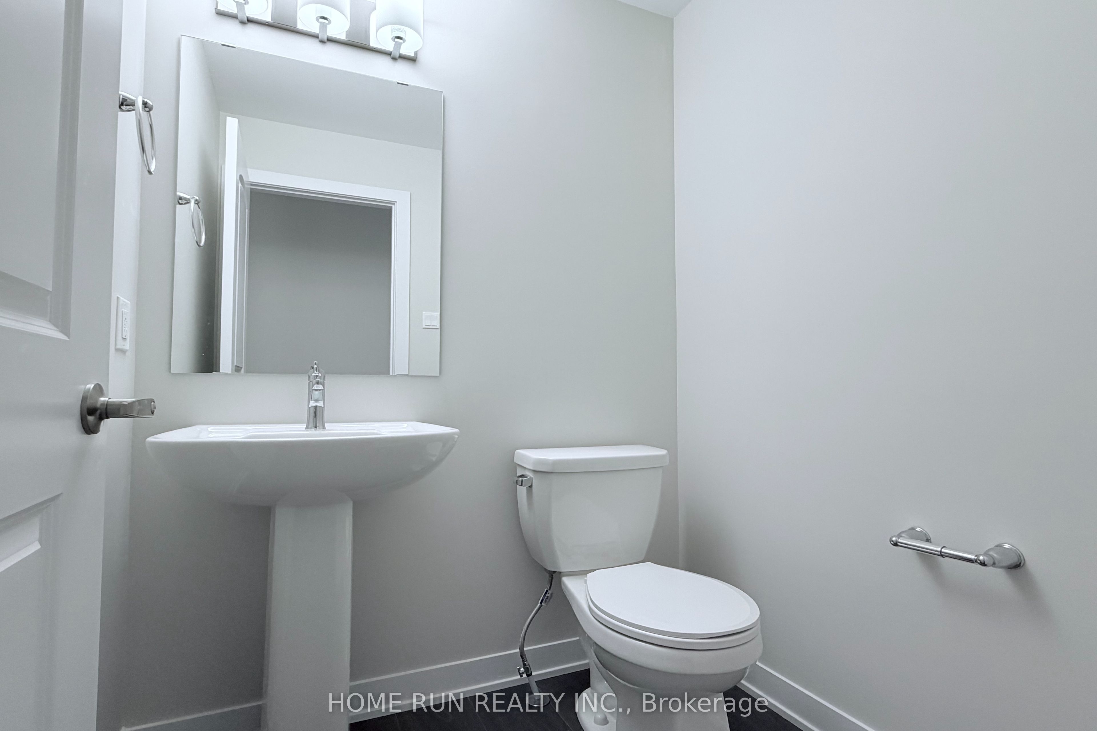 381 Les Emmerson Drive, Barrhaven, ON K2J 7L7 photo 3