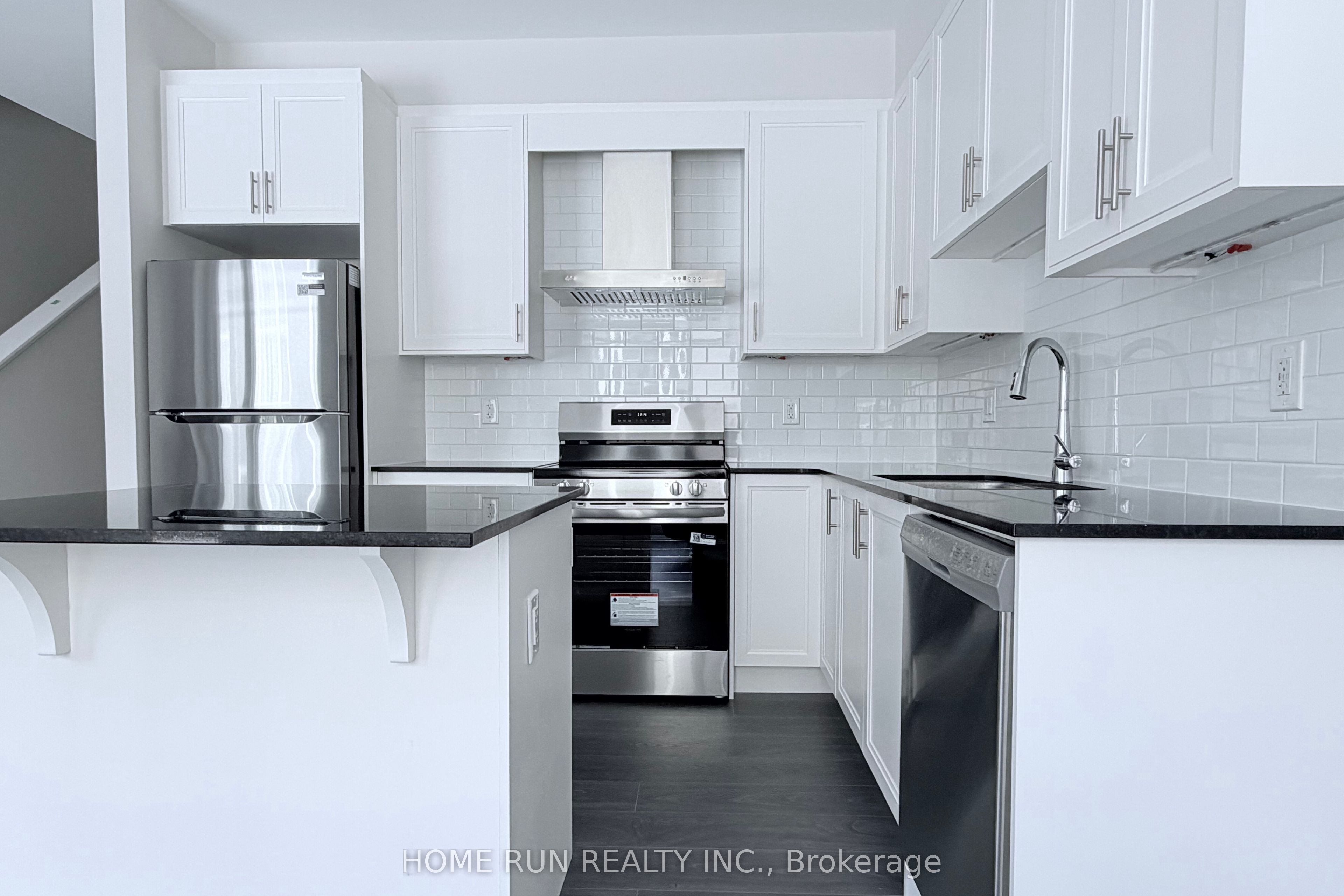 381 Les Emmerson Drive, Barrhaven, ON K2J 7L7 photo 4