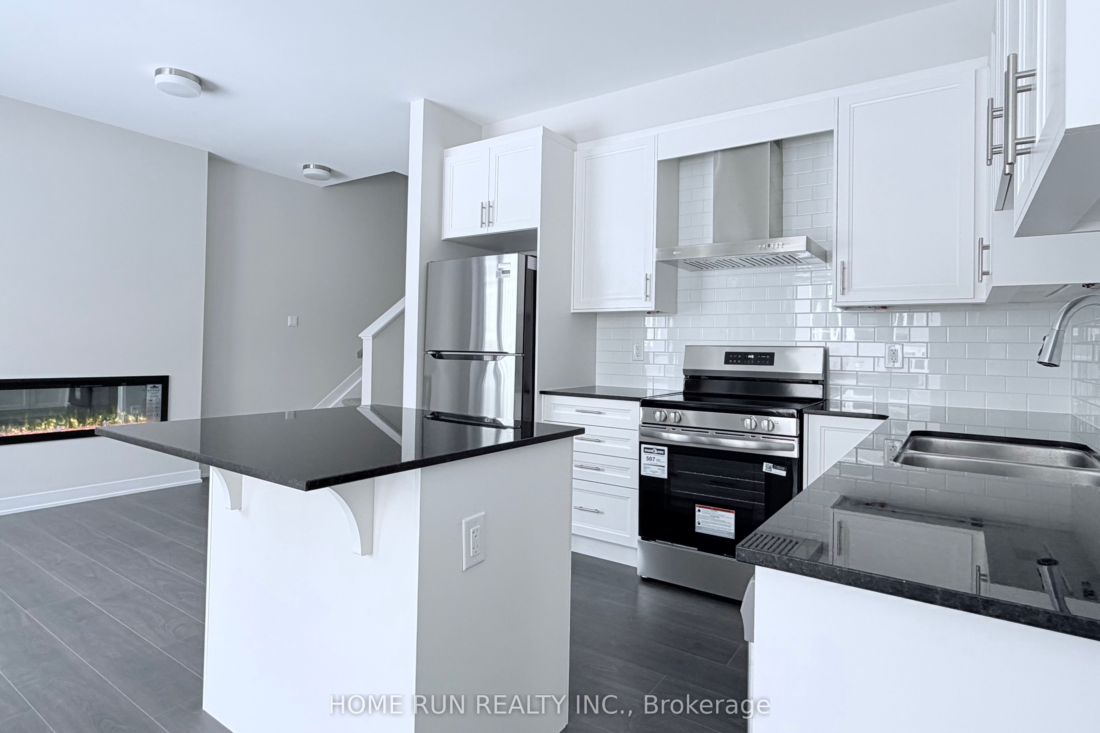 381 Les Emmerson Drive, Barrhaven, ON K2J 7L7 photo 5