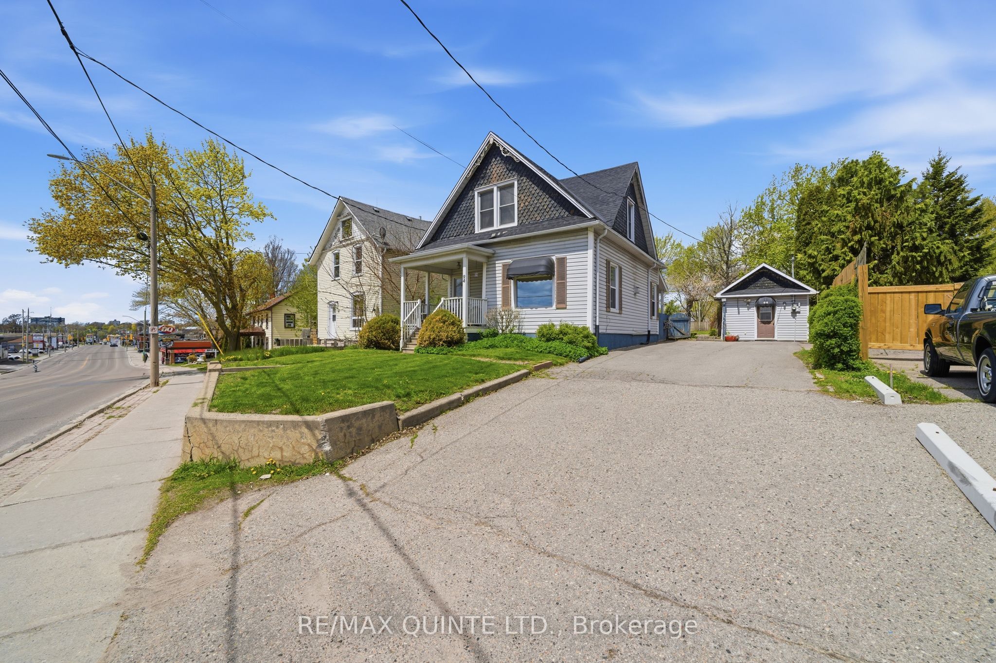 94 Dundas Street E, Belleville, ON K8N 1C1 photo 2