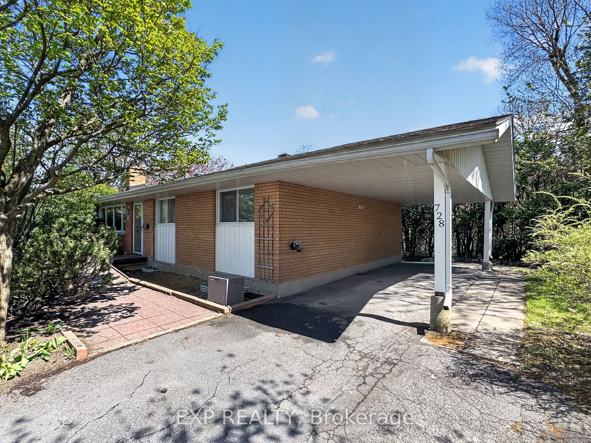 728 Fielding Drive, Billings Bridge - Riverside Park and Area, ON K1V 7G5