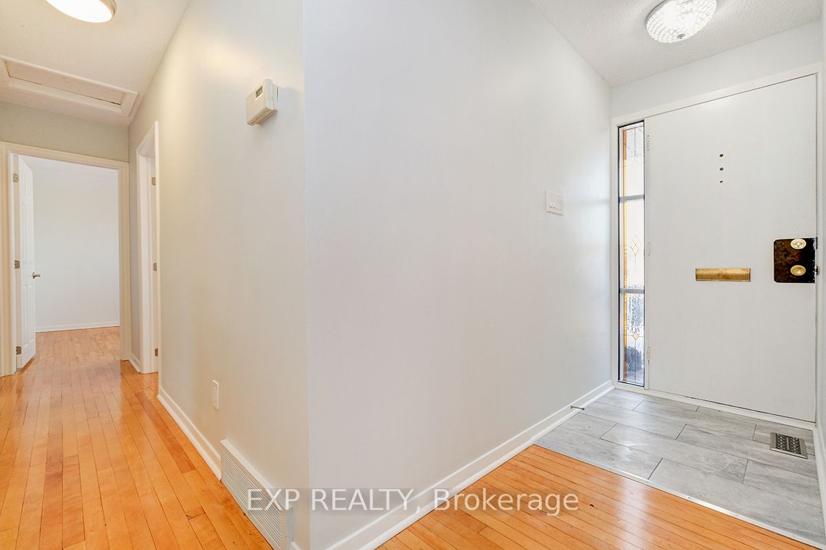 728 Fielding Drive, Billings Bridge - Riverside Park and Area, ON K1V 7G5 photo 5