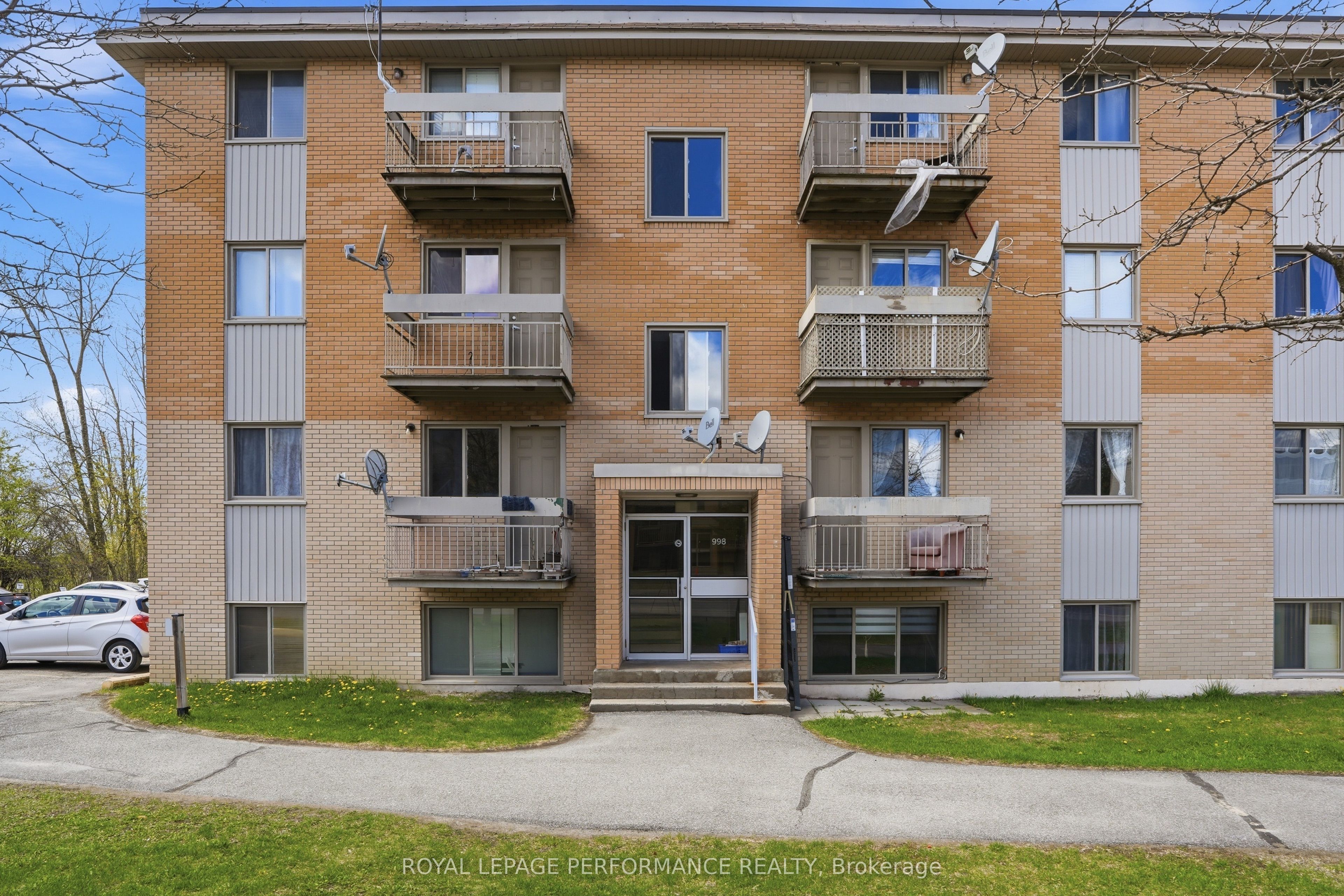 998 Cartier Boulevard 8, Hawkesbury, ON K6A 1W7 photo 2