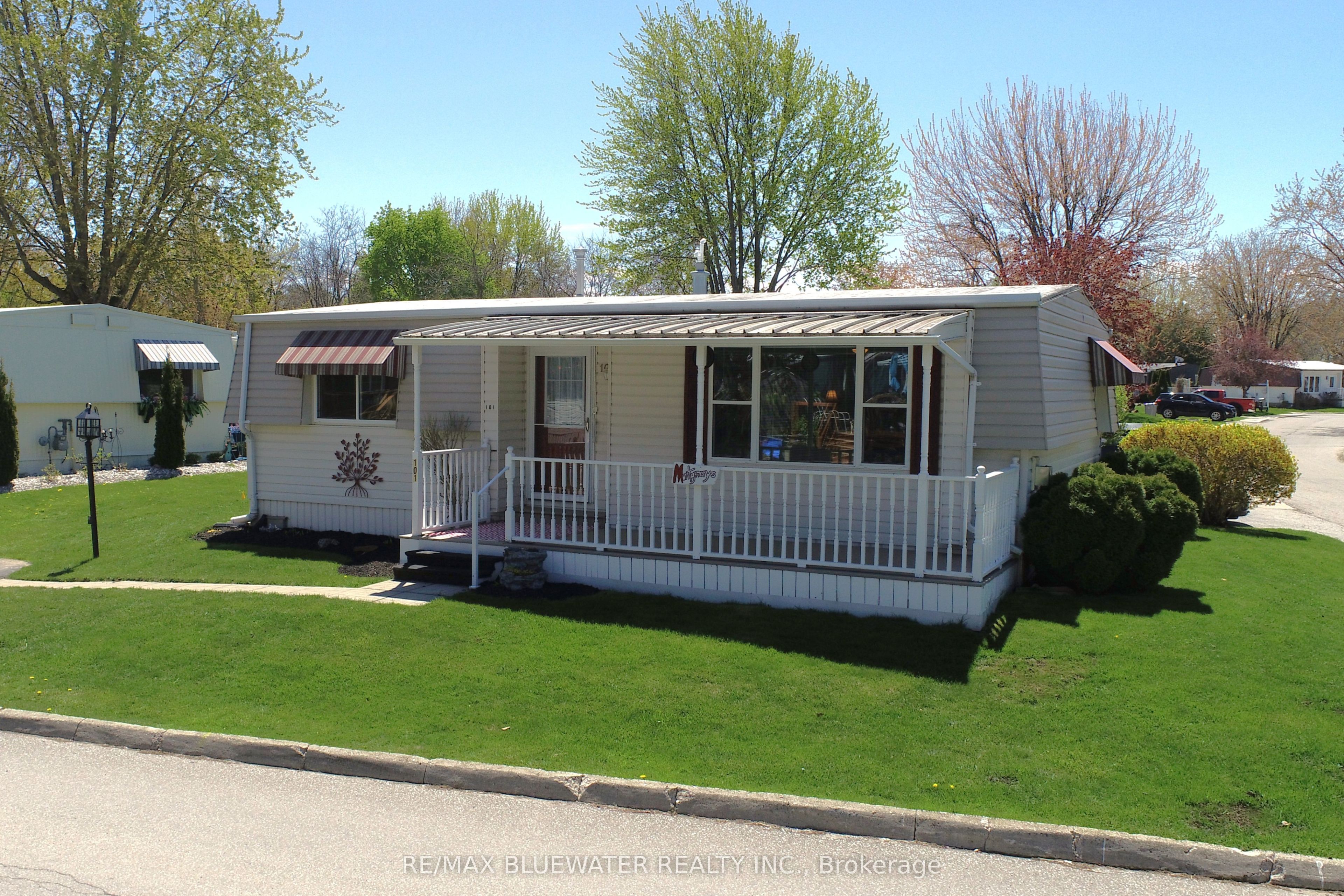 101 Shannon Boulevard, South Huron, ON N0M 1T0 photo 2