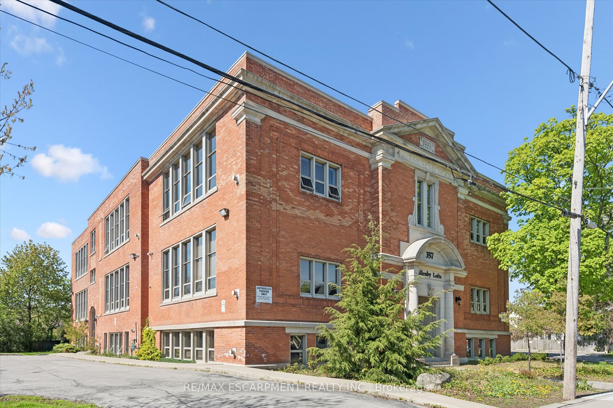 357 Hunter Street W 36, Hamilton, ON L8P 1S6 photo 2