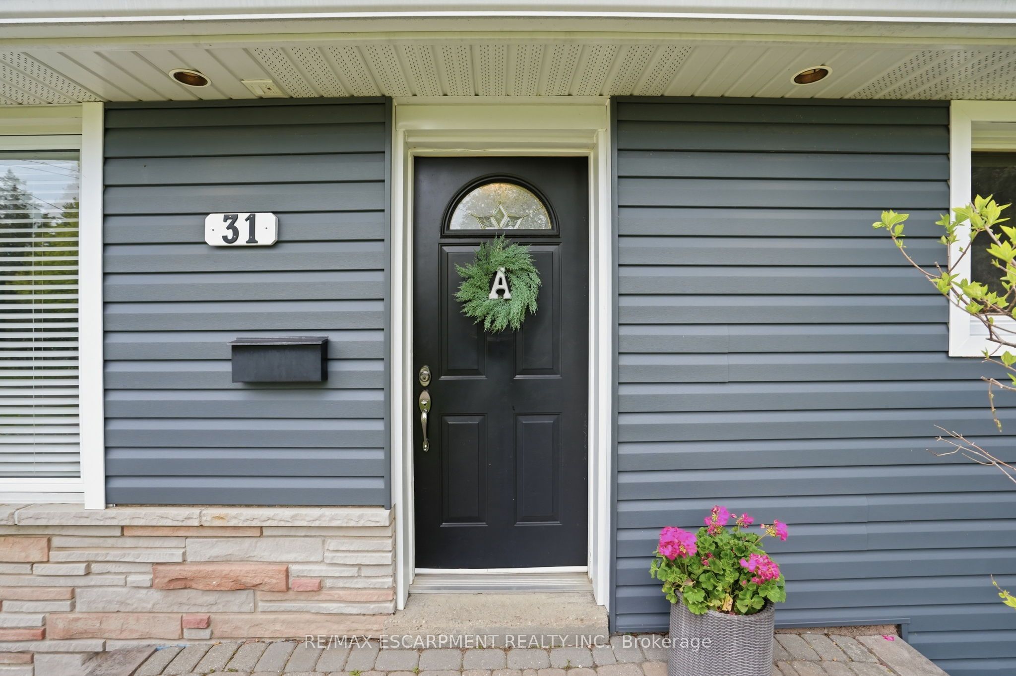 31 Algonquin Avenue, Hamilton, ON L9H 7K9 photo 3
